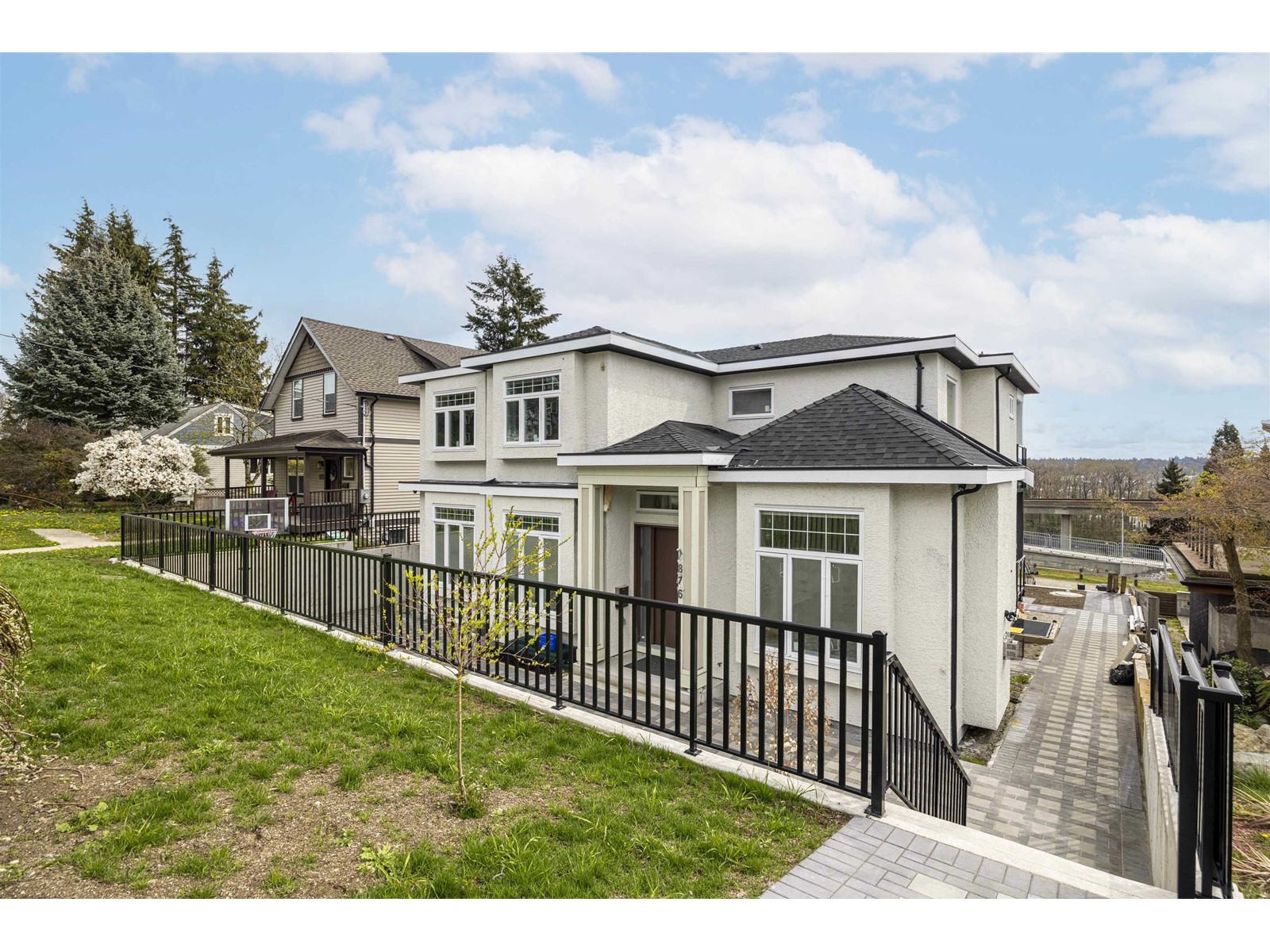 1816 Nanaimo Street, New Westminster, British Columbia  V3M 2G9 - Photo 3 - R2769454