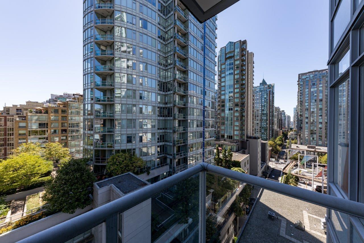 906 480 Robson Street, Vancouver, British Columbia  V6B 1S1 - Photo 2 - R2763302