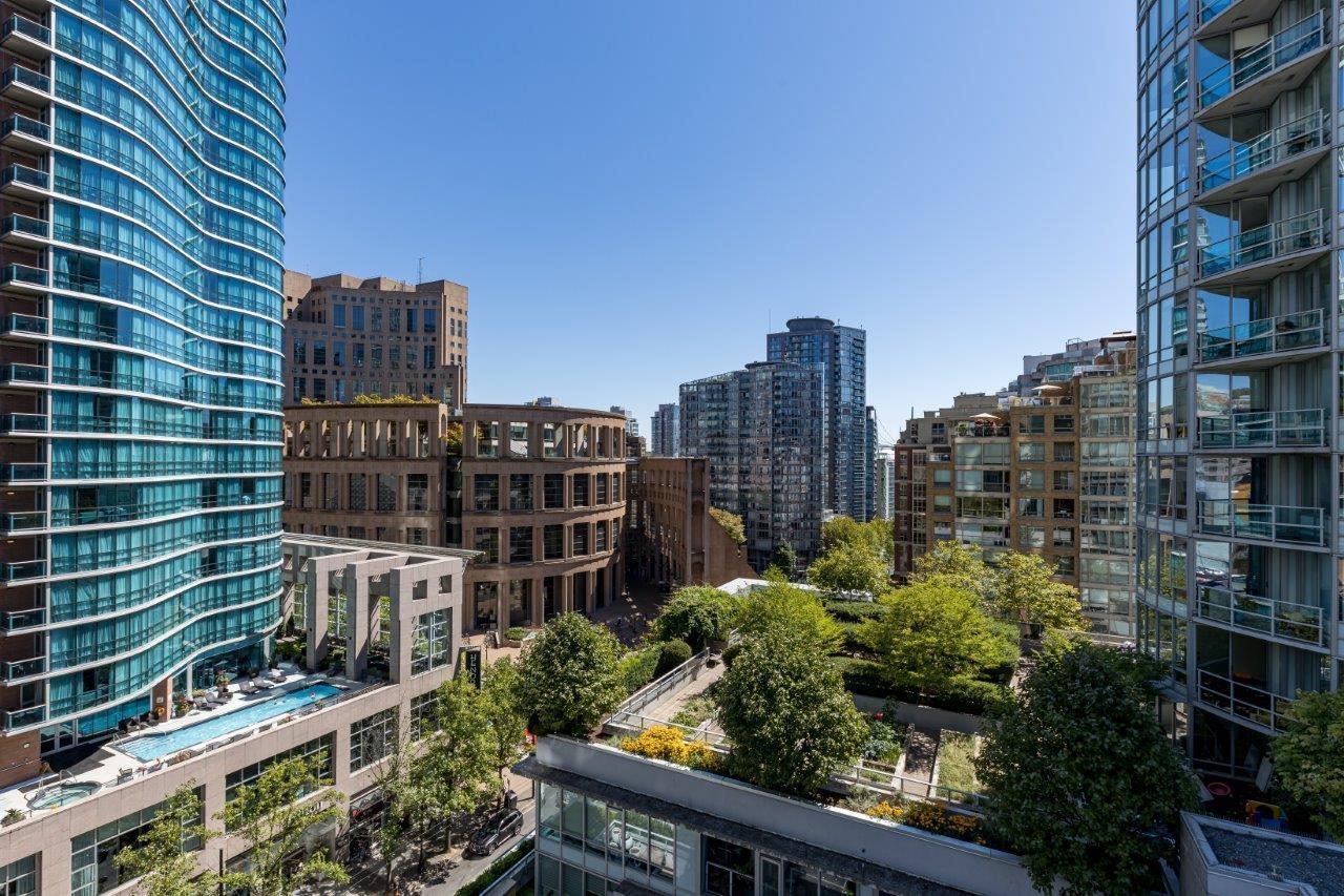 906 480 ROBSON STREET, vancouver, British Columbia