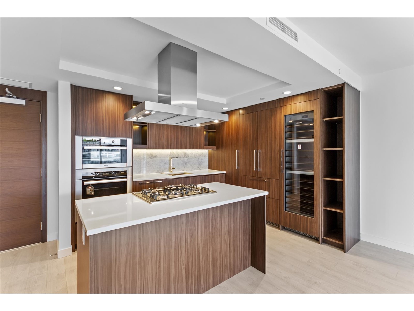 1308 1768 Cook Street, Vancouver, British Columbia  V5Y 0N3 - Photo 2 - R2769709