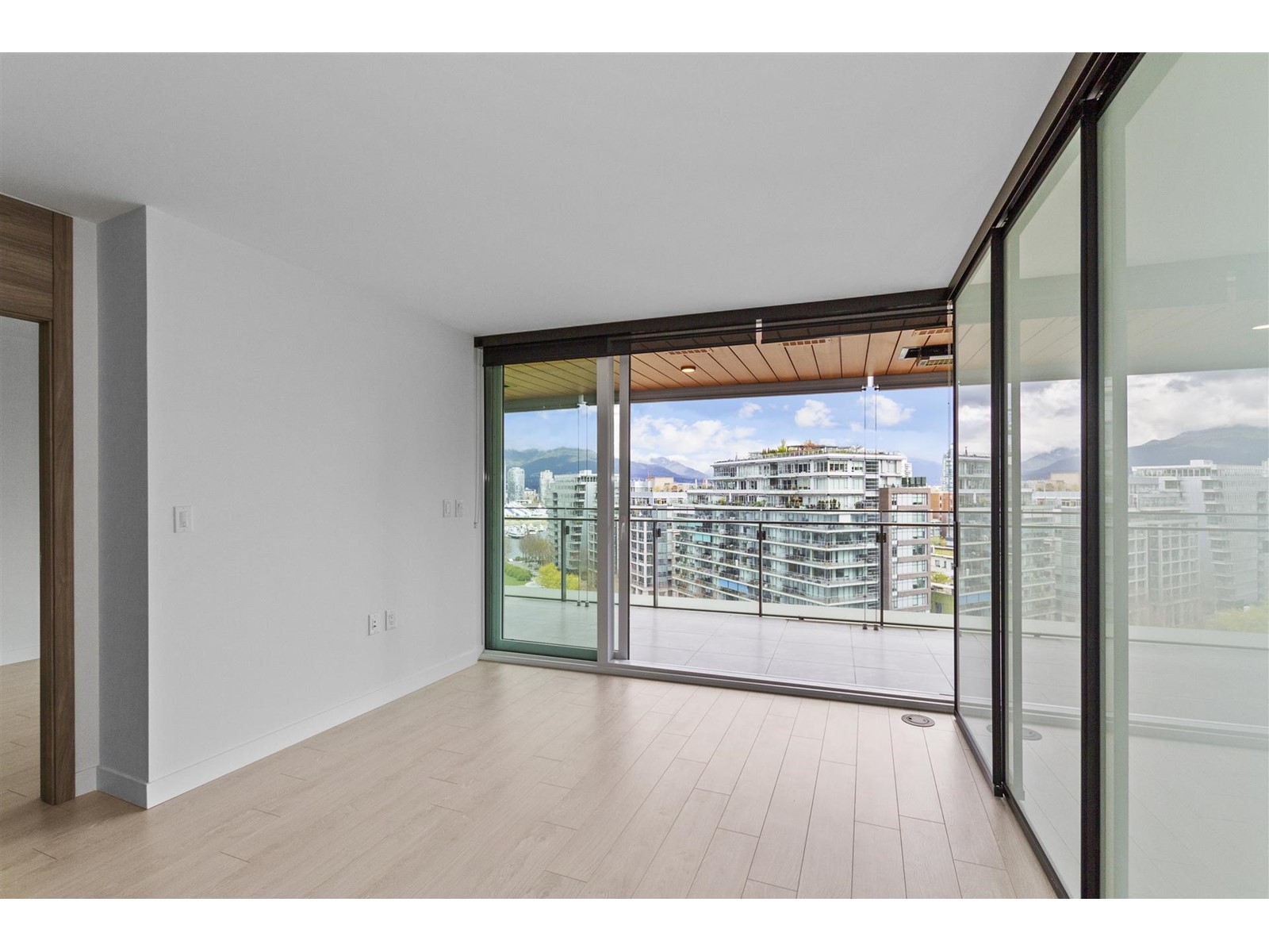 1308 1768 Cook Street, Vancouver, British Columbia  V5Y 0N3 - Photo 6 - R2769709