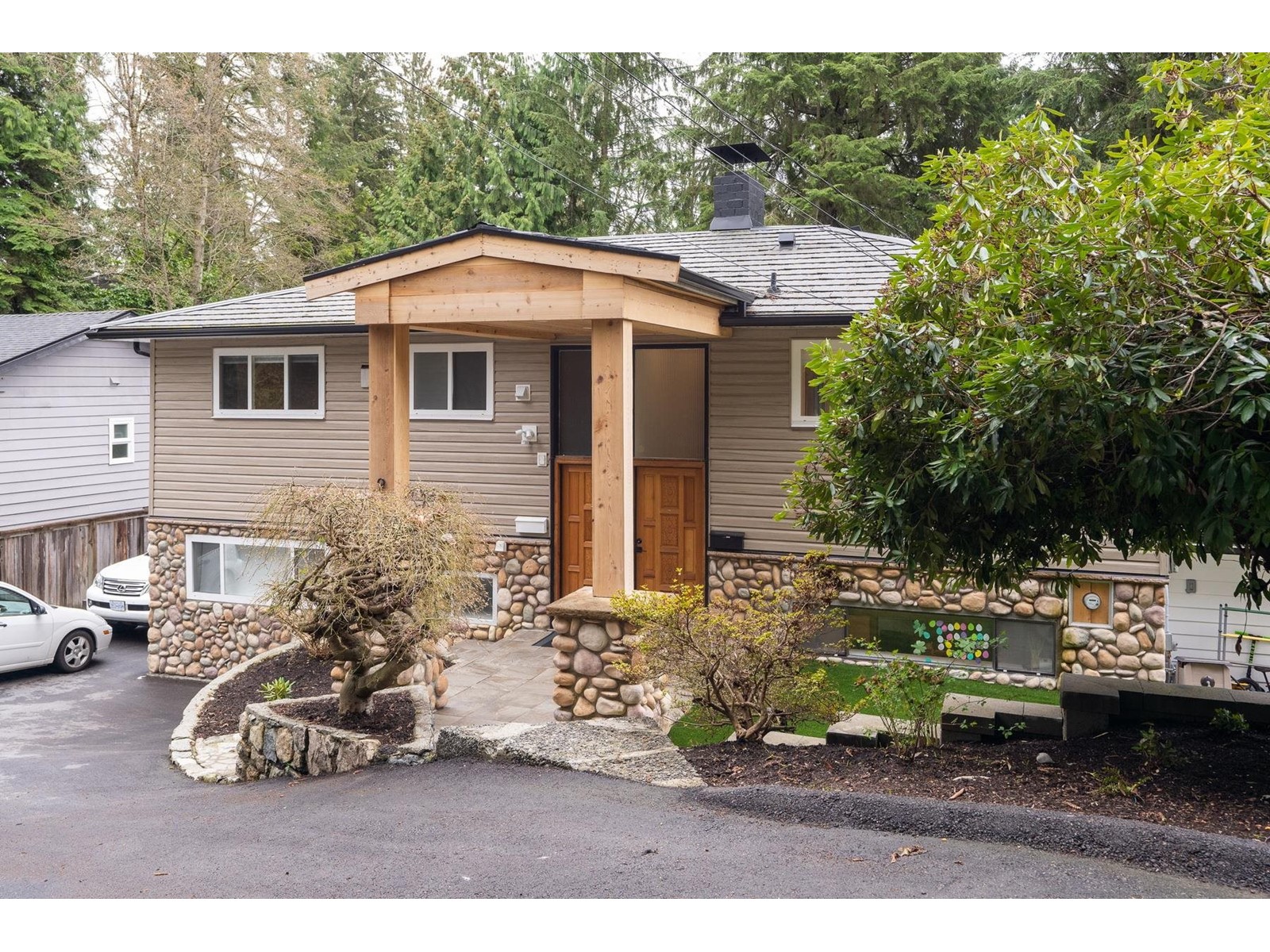 977 CLEMENTS AVENUE, north vancouver, British Columbia