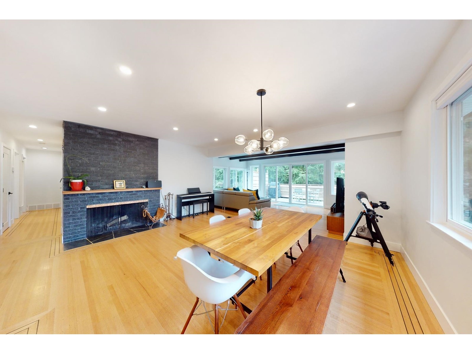 977 Clements Avenue, North Vancouver, British Columbia  V7R 2L1 - Photo 4 - R2769748