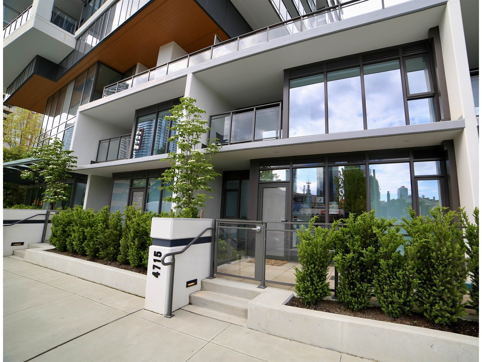 4715 4711 HAZEL STREET, Burnaby, British Columbia