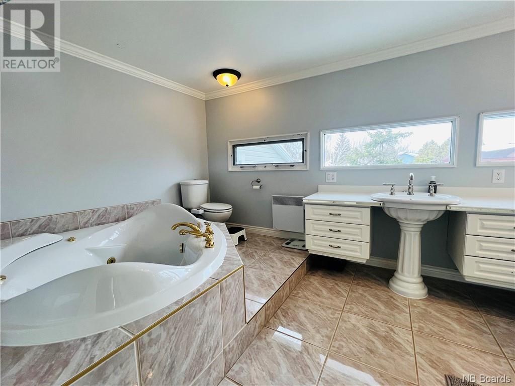 4 Cote Bleu, Bathurst, New Brunswick  E2A 3E8 - Photo 38 - NB085589
