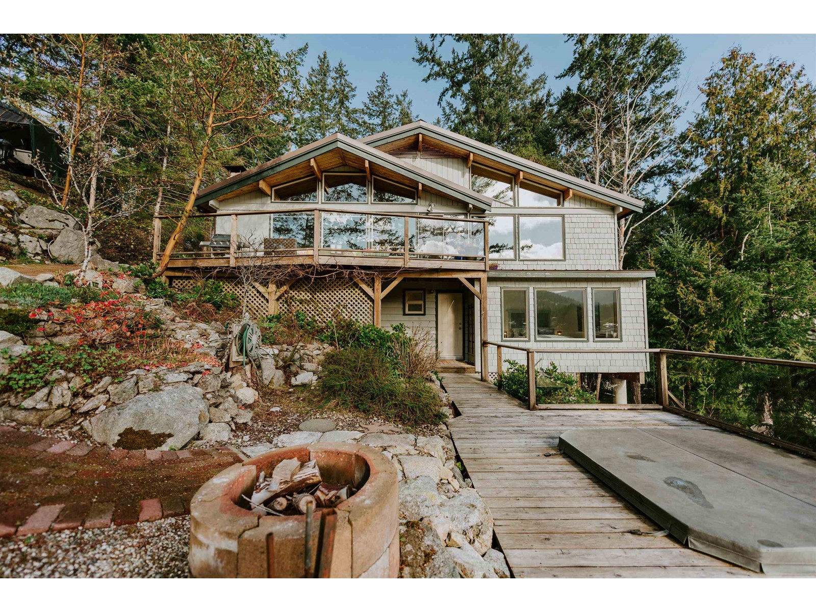 4975 Panorama Drive, Garden Bay, British Columbia  V0N 1S0 - Photo 2 - R2768297