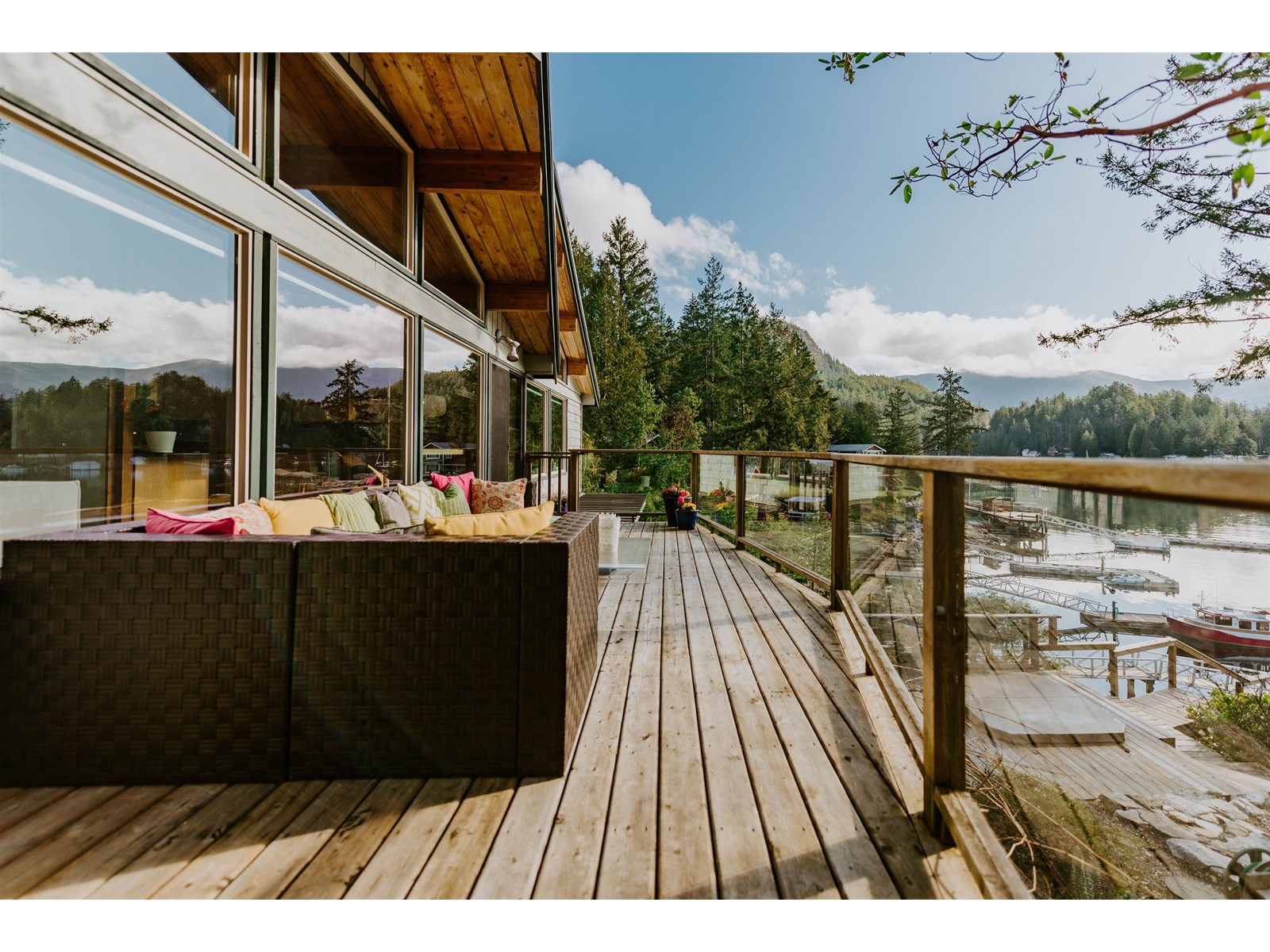 4975 Panorama Drive, Garden Bay, British Columbia  V0N 1S0 - Photo 3 - R2768297