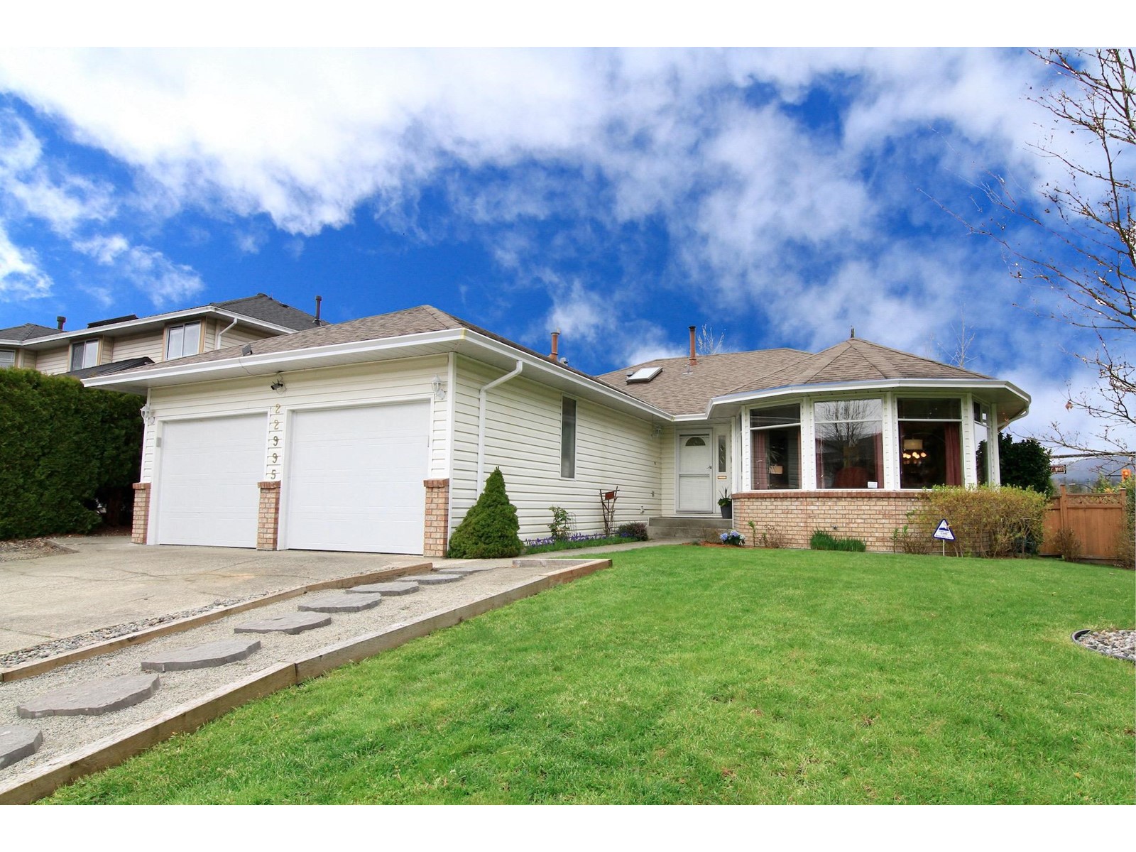 22995 Reid Avenue, Maple Ridge, British Columbia  V2X 0C2 - Photo 1 - R2770840