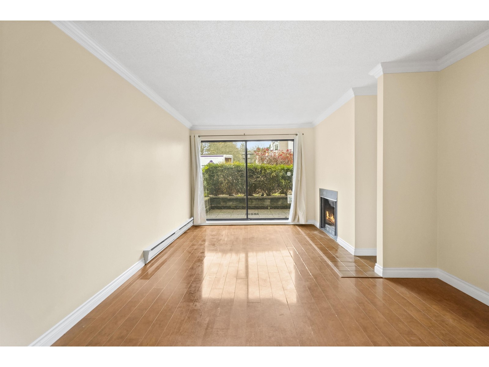 103 9584 Manchester Drive, Burnaby, British Columbia  V3N 4R1 - Photo 2 - R2771167