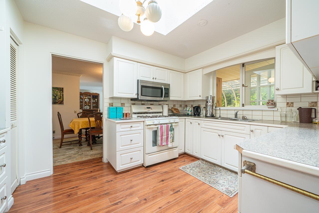5725 Cranley Drive, West Vancouver, British Columbia  V7W 1S7 - Photo 14 - R2771163
