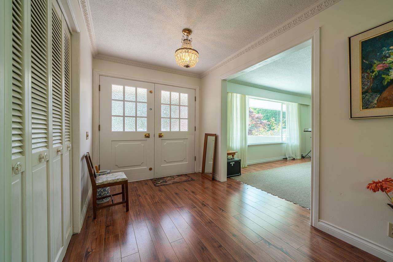 5725 Cranley Drive, West Vancouver, British Columbia  V7W 1S7 - Photo 3 - R2771163