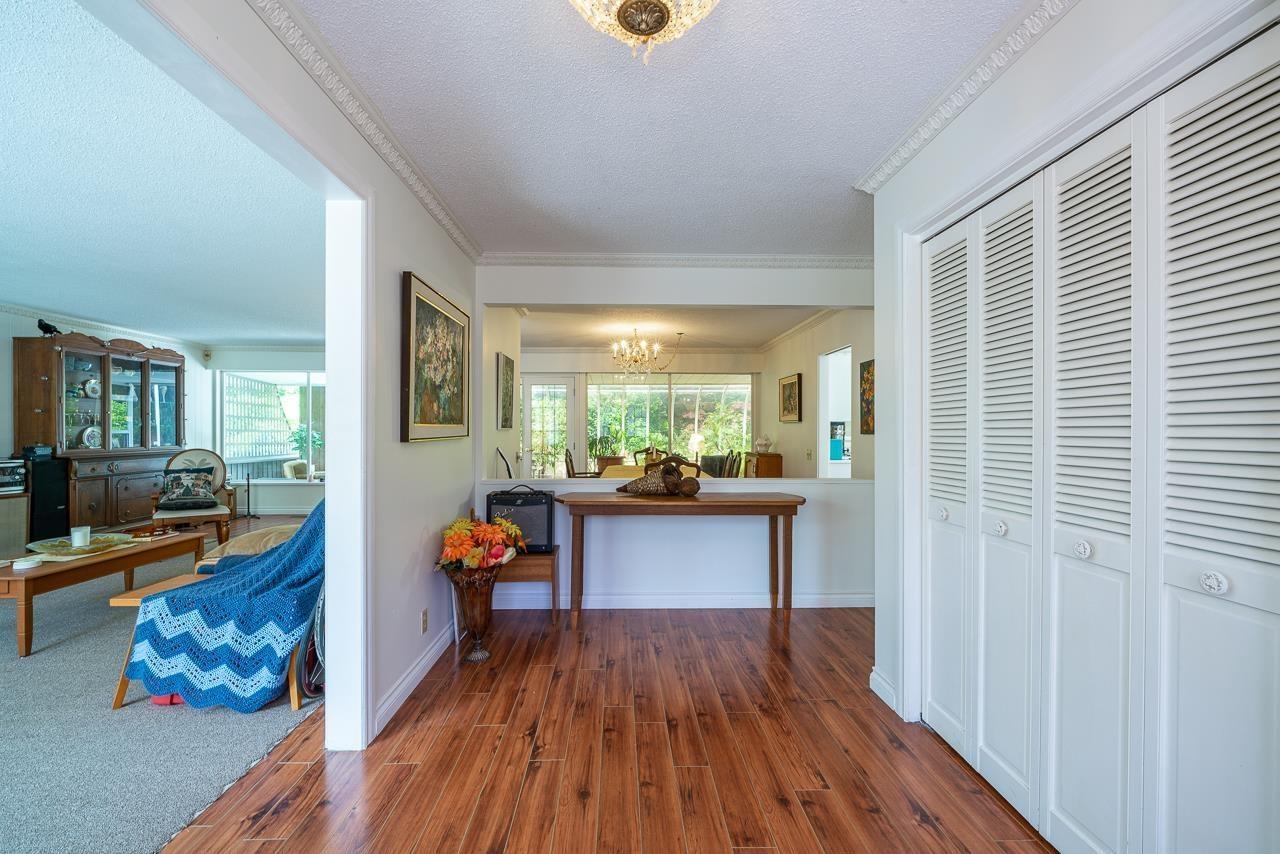 5725 Cranley Drive, West Vancouver, British Columbia  V7W 1S7 - Photo 4 - R2771163