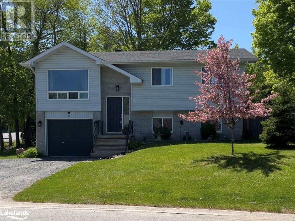 27 Knotty Pine Trail, Huntsville, Ontario P1H 1S7 (25514869) Danielle