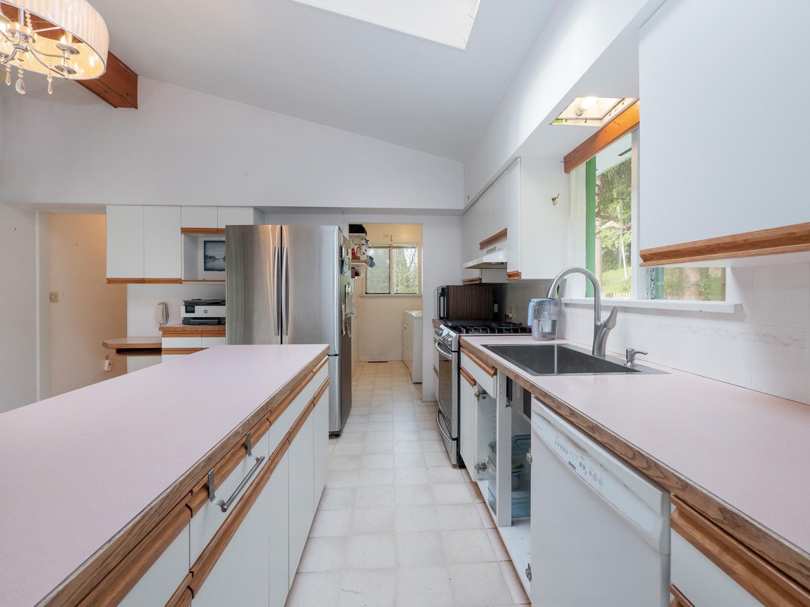 914 Soames Road, Gibsons, British Columbia  V0N 1V1 - Photo 9 - R2772700