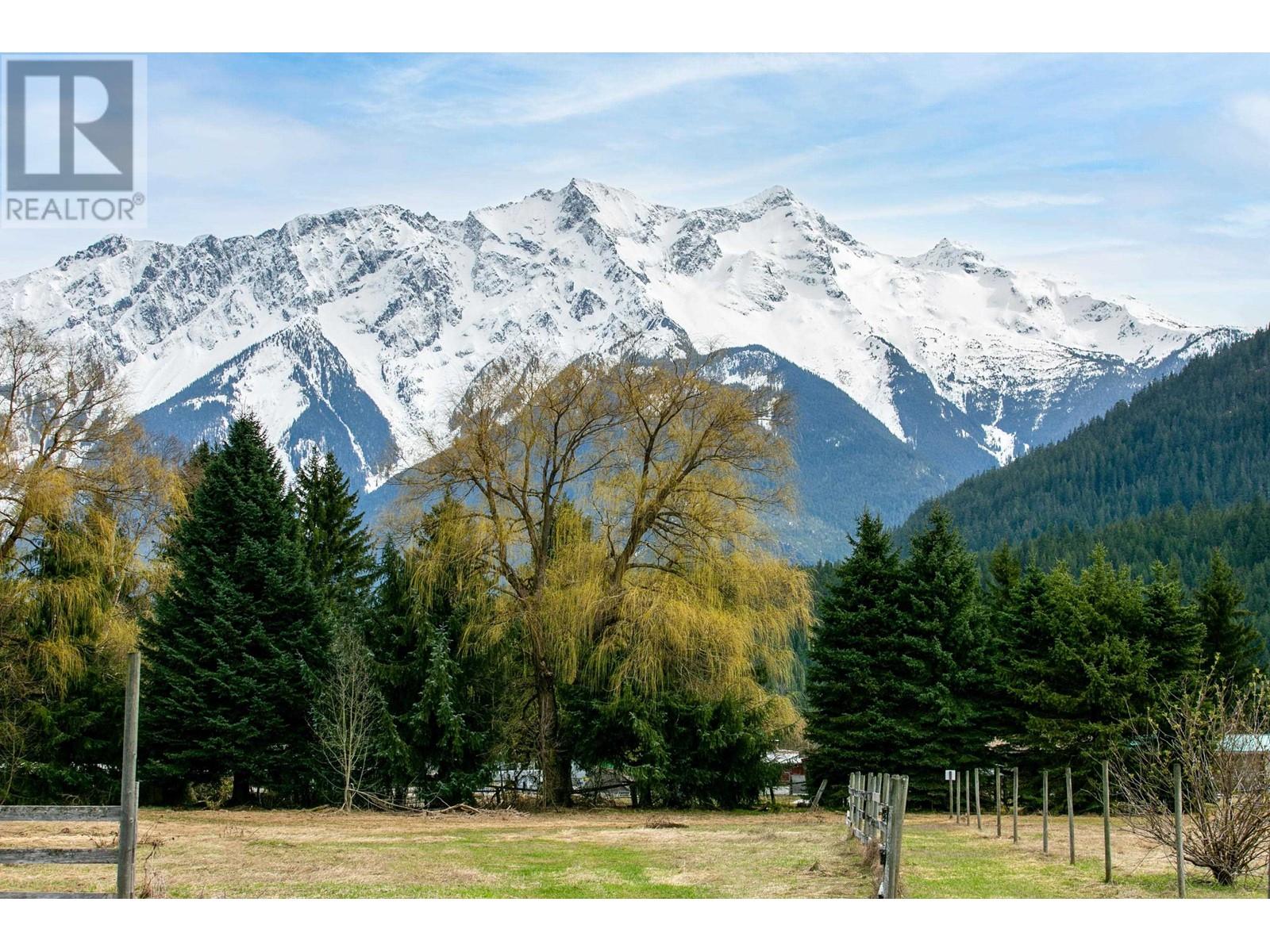 7631 Pemberton Meadows Road, Pemberton, British Columbia V0N 2L2 - Photo 11 - R2772716