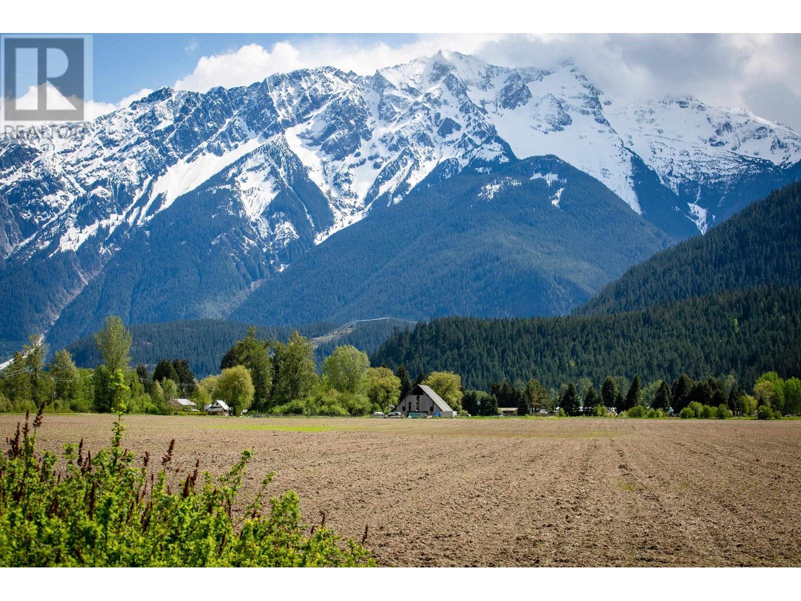 7631 Pemberton Meadows Road, Pemberton, British Columbia V0N 2L2 - Photo 4 - R2772716