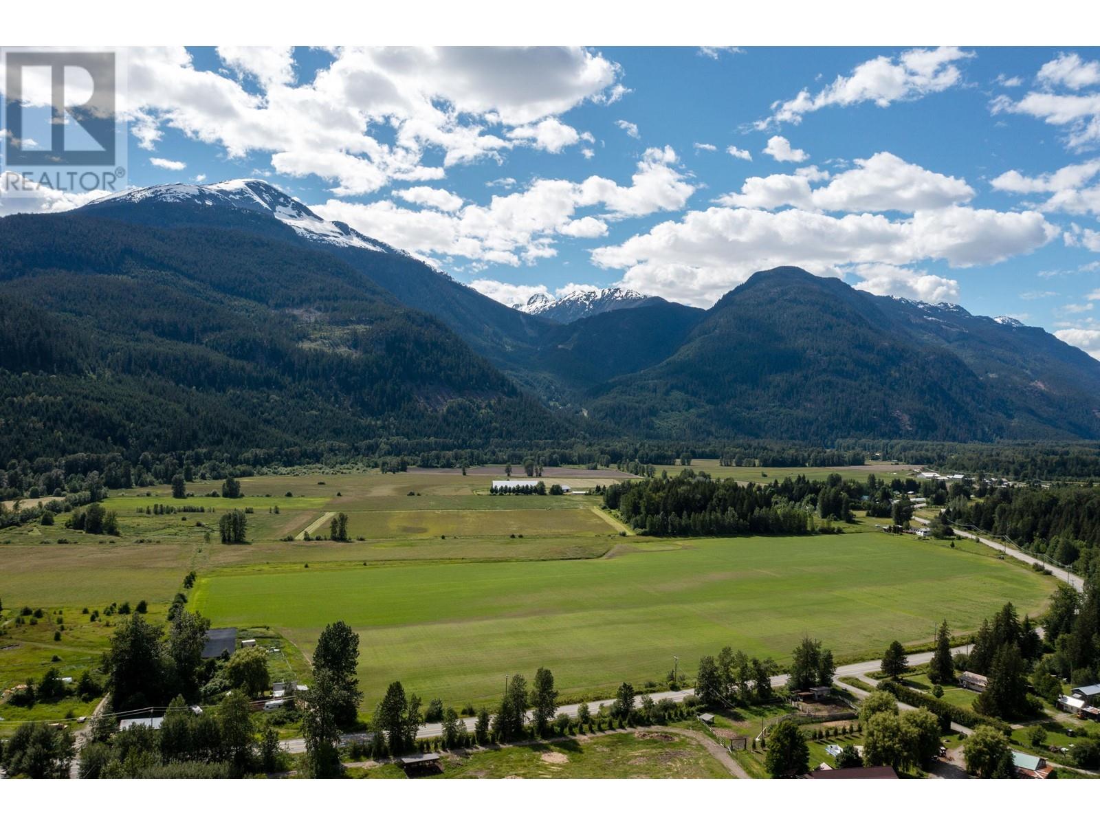 7631 Pemberton Meadows Road, Pemberton, British Columbia V0N 2L2 - Photo 6 - R2772716