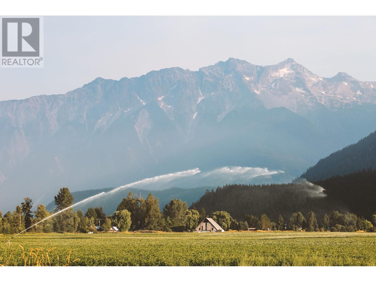 7631 Pemberton Meadows Road, Pemberton, British Columbia V0N 2L2 - Photo 9 - R2772716
