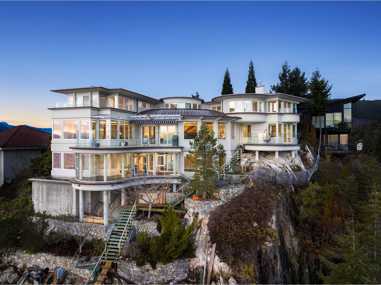 5310 Seaside Place, West Vancouver, British Columbia  V7W 3E2 - Photo 2 - R2747321