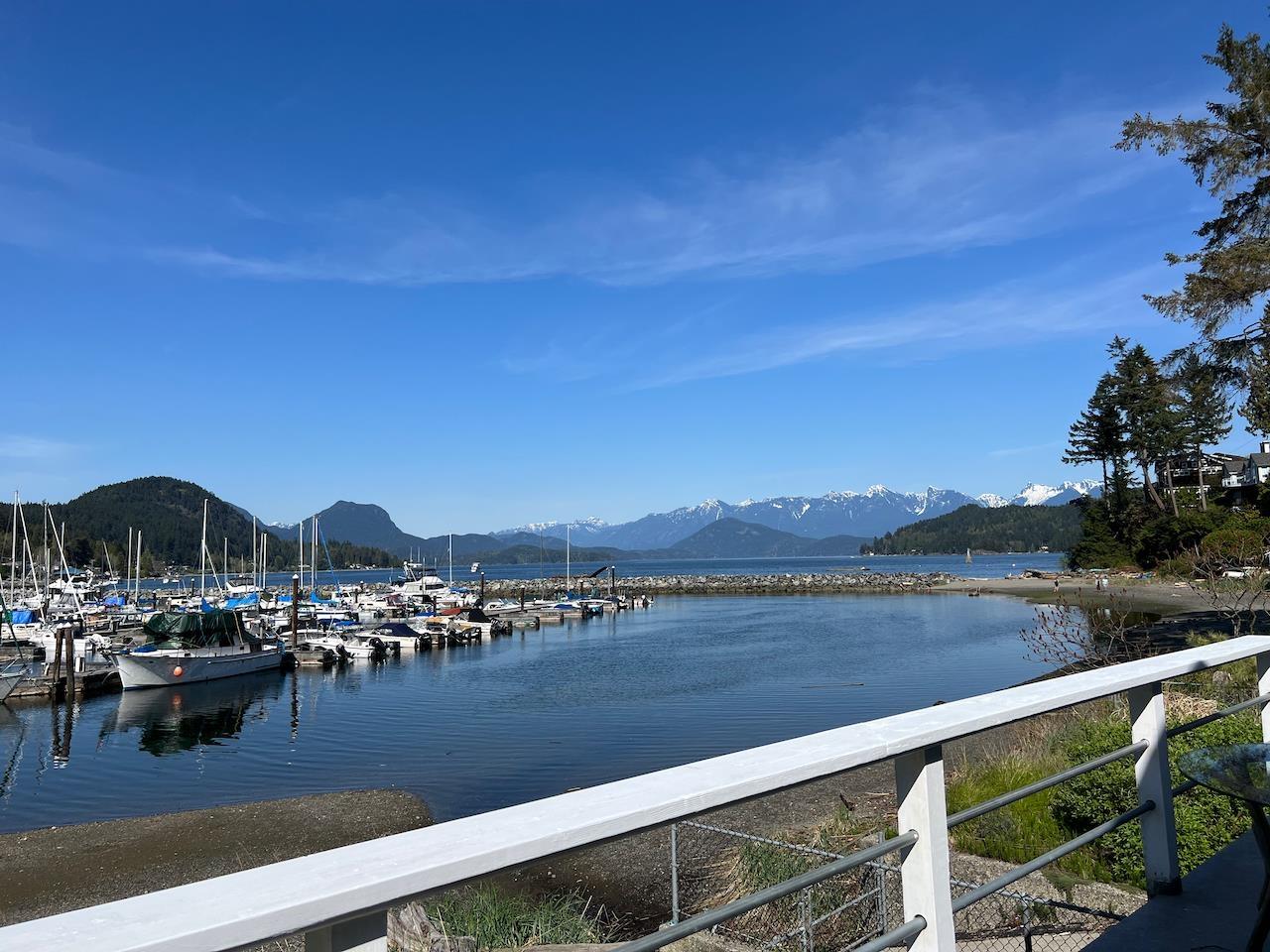 650 BAY ROAD, gibsons, British Columbia V0N1V8