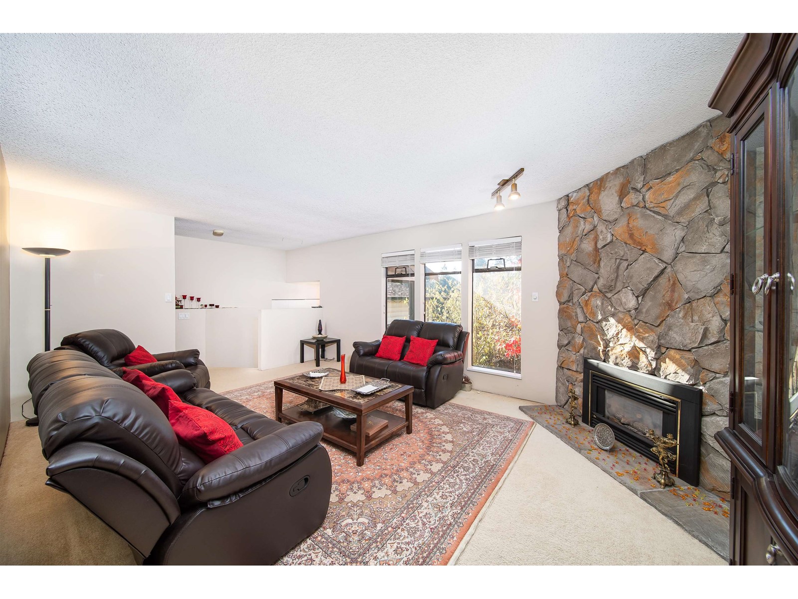 957 Mansfield Crescent, Port Coquitlam, British Columbia  V3B 6H3 - Photo 3 - R2739208