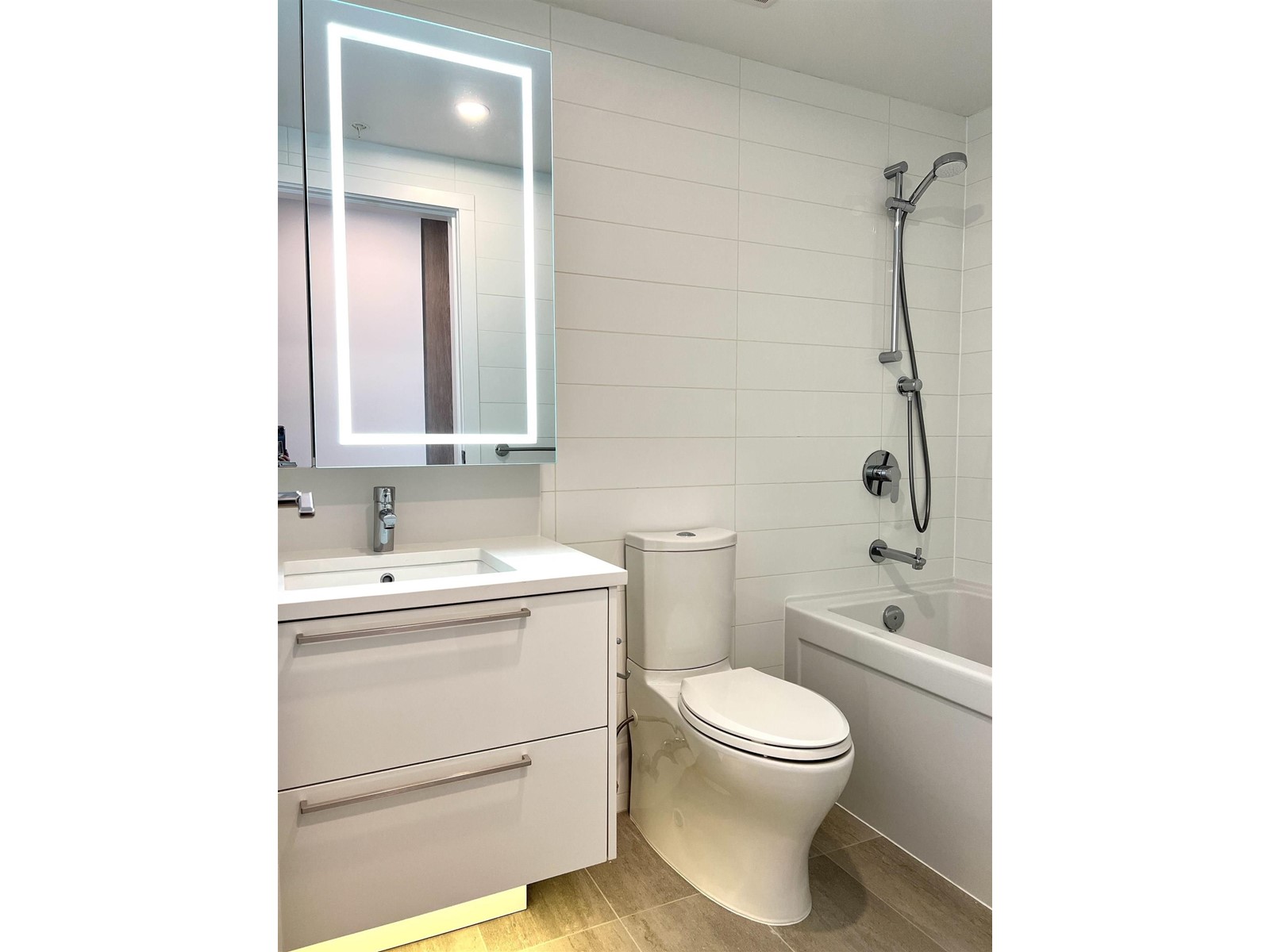 2101 6398 Silver Avenue, Burnaby, British Columbia  V5H 0C3 - Photo 6 - R2775522