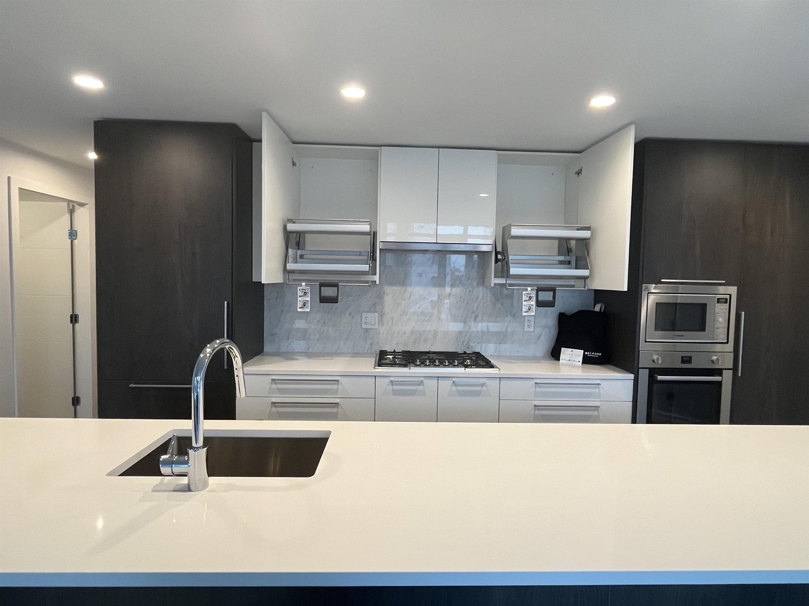 408 6398 Silver Avenue, Burnaby, British Columbia  V5H 2Y5 - Photo 8 - R2775640