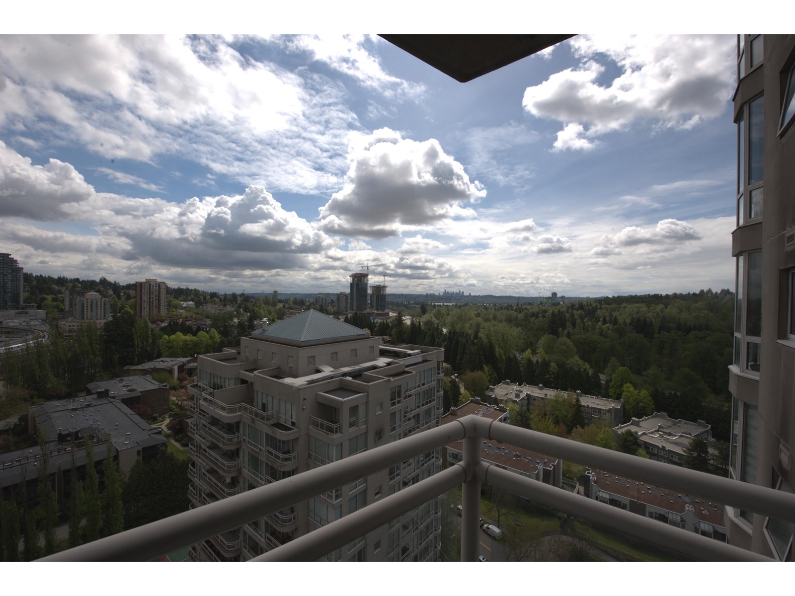 1901 9603 Manchester Drive, Burnaby, British Columbia  V3N 4Y7 - Photo 11 - R2775482