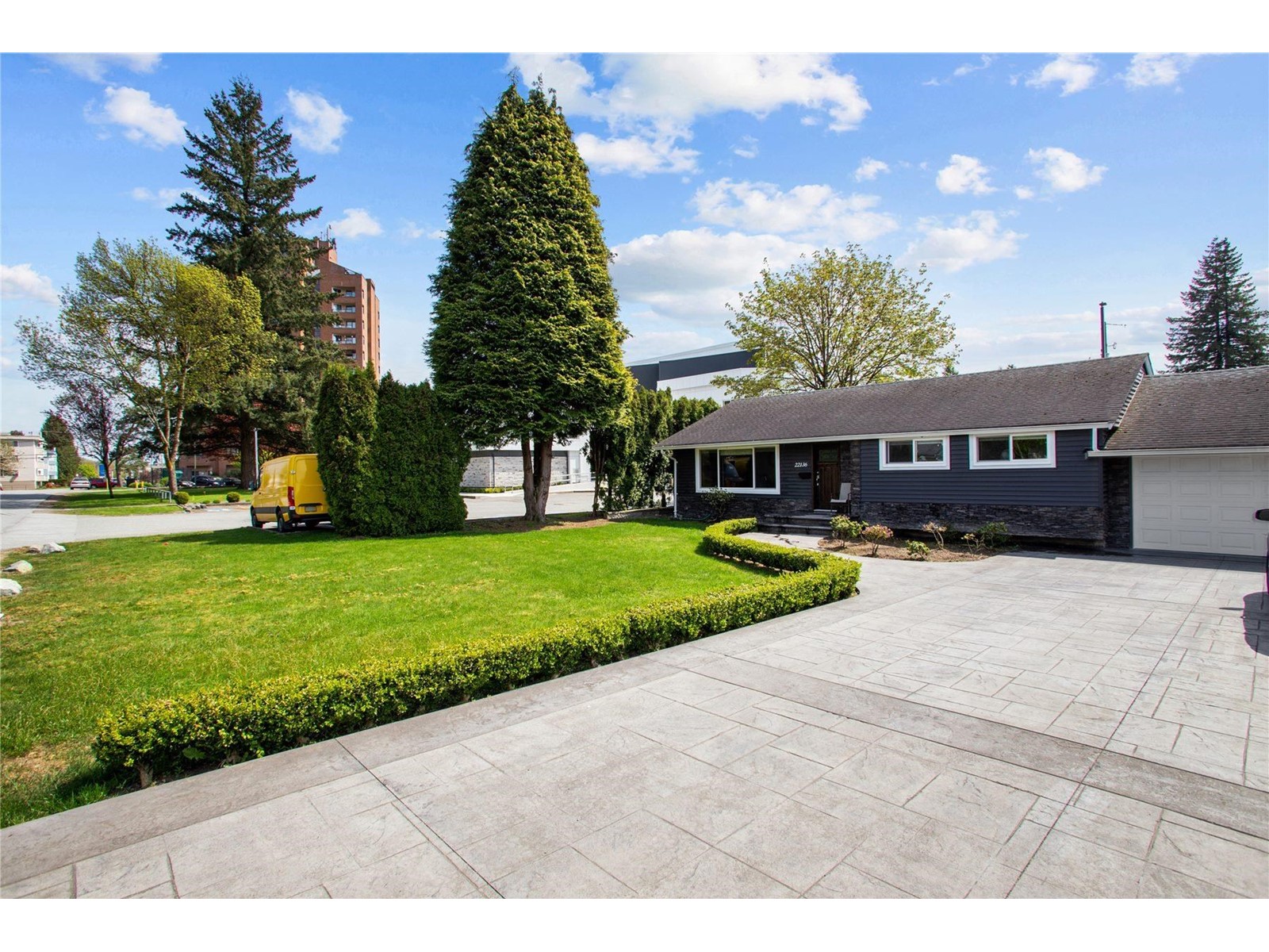 22136 Selkirk Avenue, Maple Ridge, British Columbia  V2X 2X2 - Photo 1 - R2775738