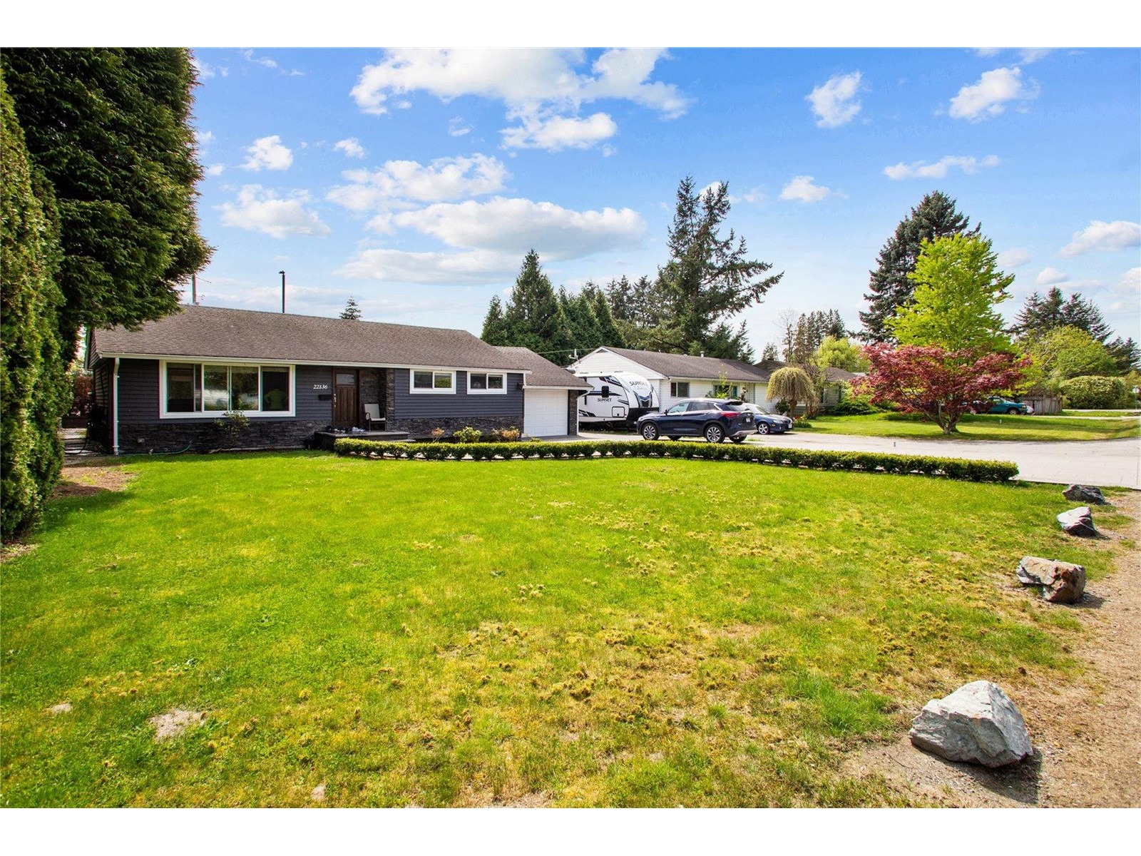 22136 Selkirk Avenue, Maple Ridge, British Columbia  V2X 2X2 - Photo 2 - R2775738