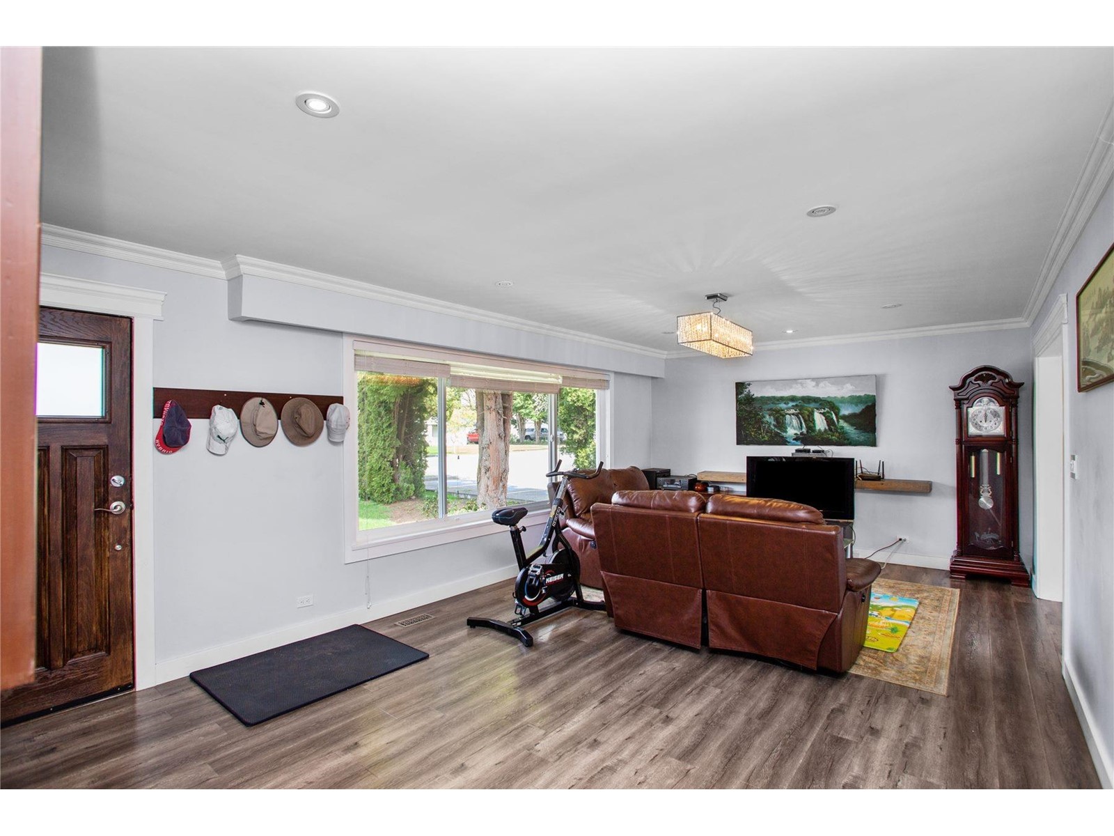 22136 Selkirk Avenue, Maple Ridge, British Columbia  V2X 2X2 - Photo 5 - R2775738