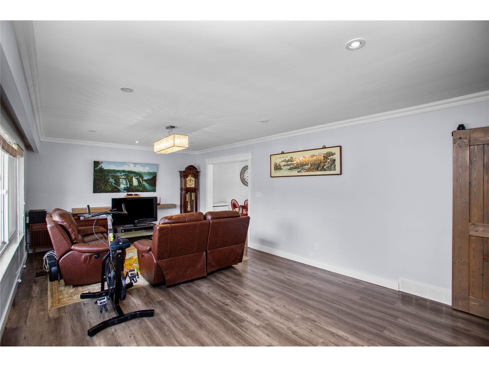 22136 Selkirk Avenue, Maple Ridge, British Columbia  V2X 2X2 - Photo 6 - R2775738