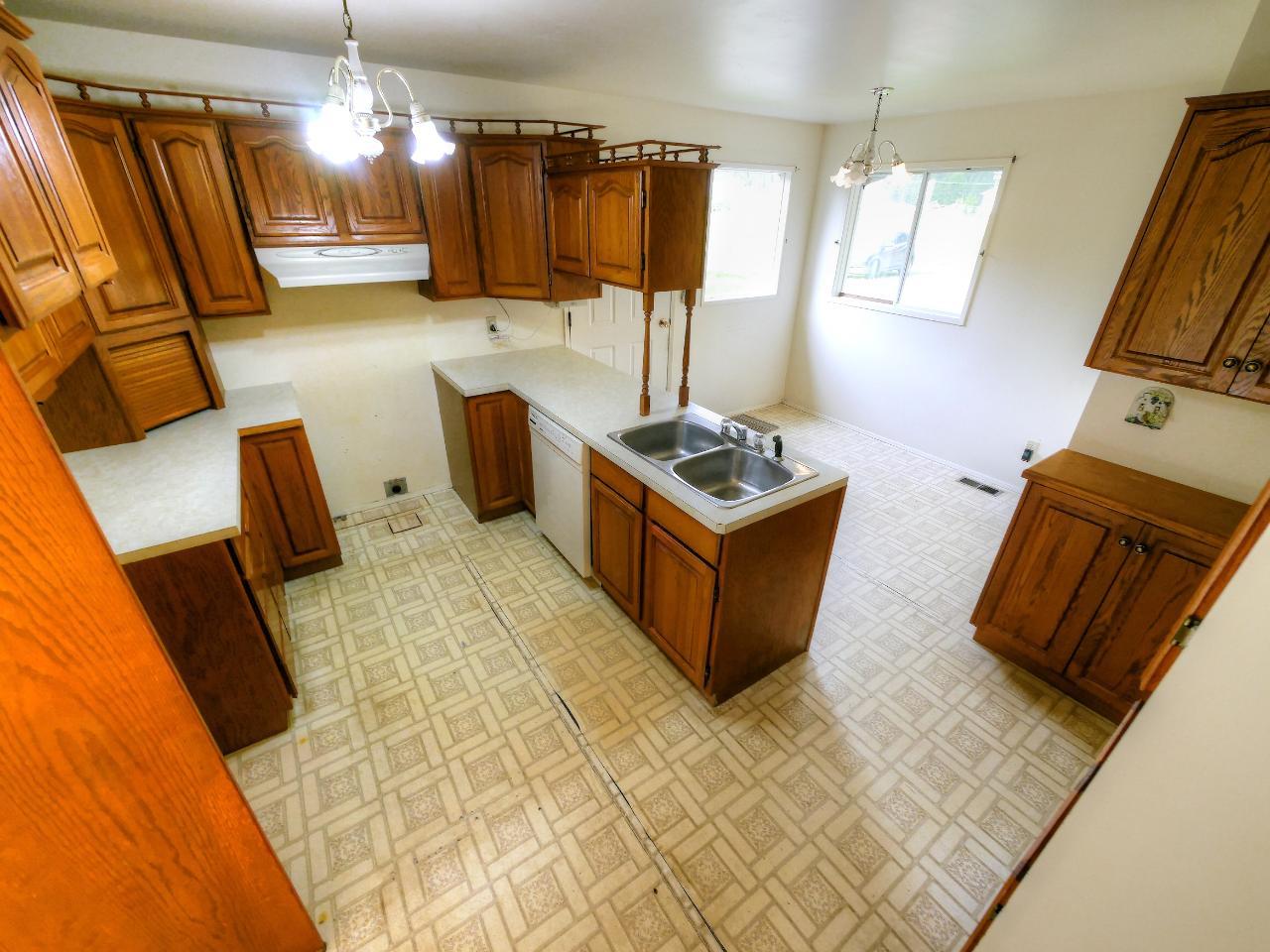 1606 1st Avenue Nw, Creston, British Columbia  V0B 1G6 - Photo 4 - 2465584