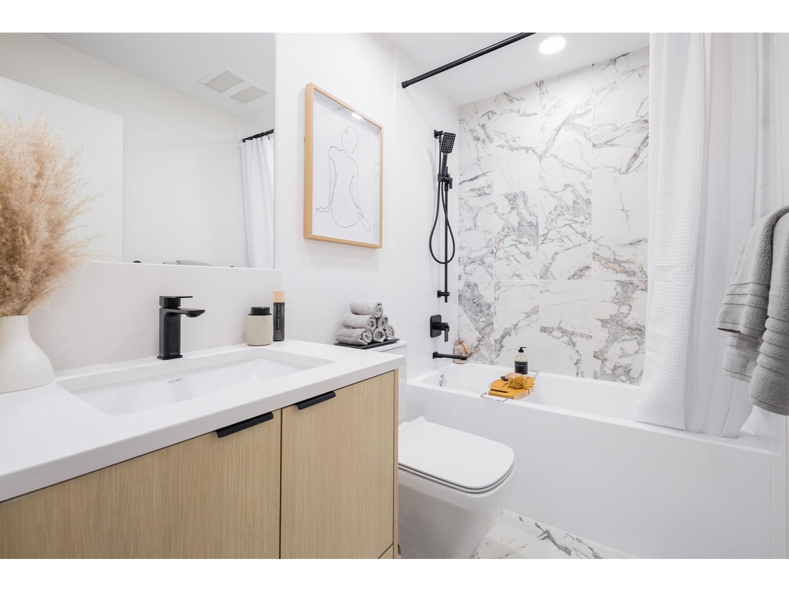 304 438 E 3rd Street, North Vancouver, British Columbia  V7L 1G2 - Photo 9 - R2776471
