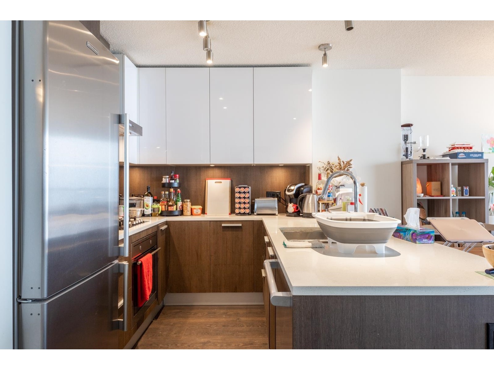 1501 3007 Glen Drive, Coquitlam, British Columbia  V3B 0L8 - Photo 11 - R2775335