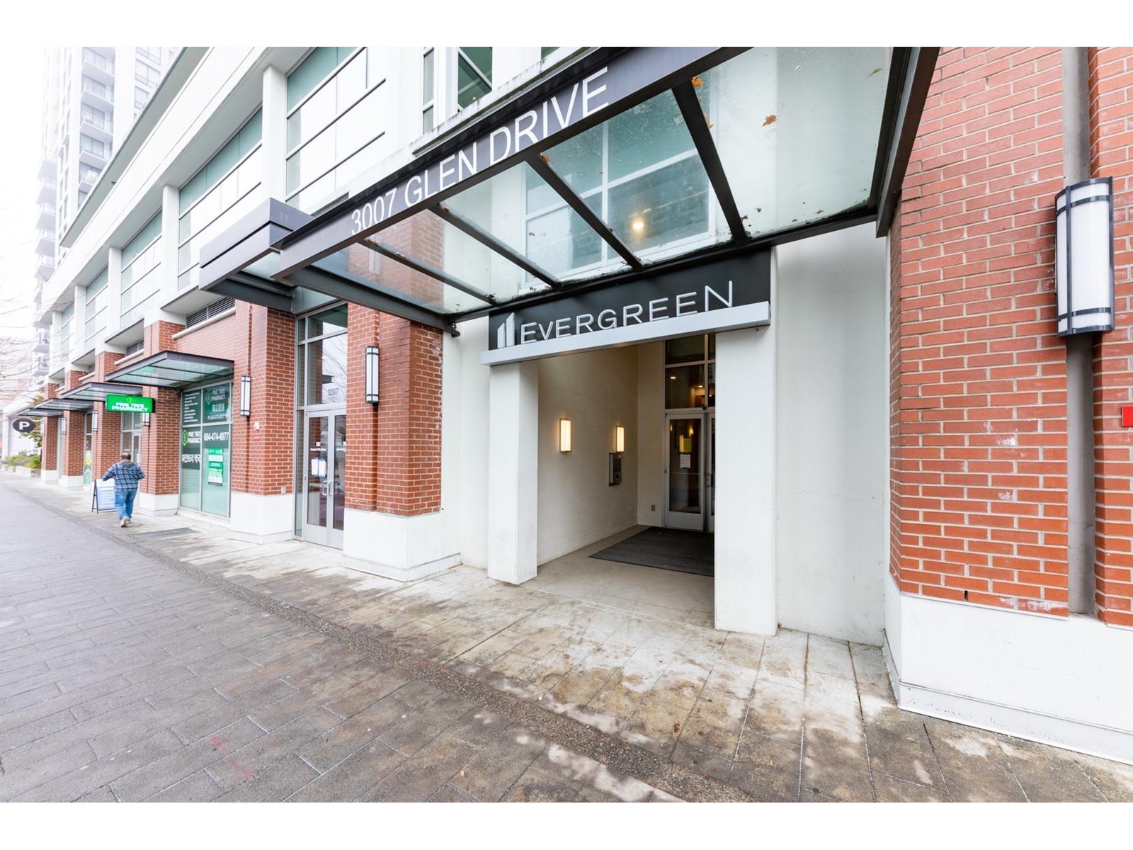 1501 3007 Glen Drive, Coquitlam, British Columbia  V3B 0L8 - Photo 3 - R2775335