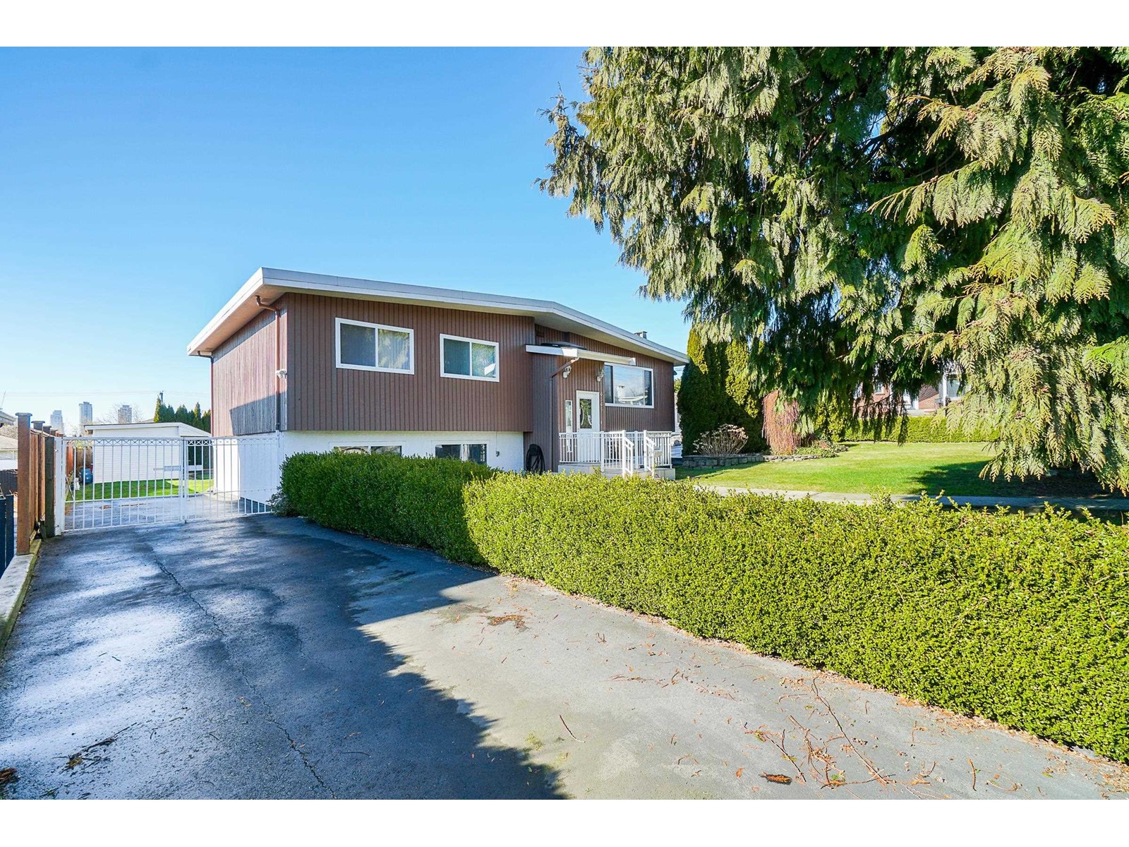 6565 Sumas Drive, Burnaby, British Columbia  V5B 2V1 - Photo 3 - R2776778