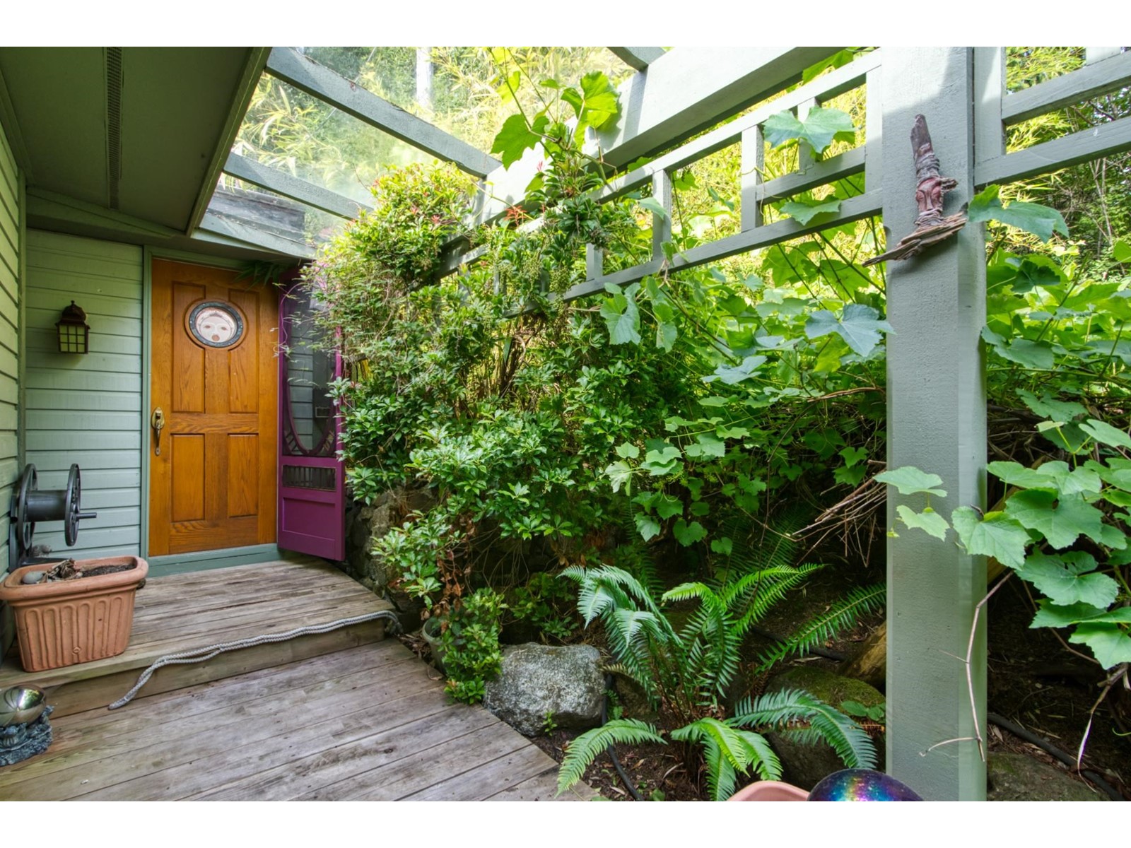 5653 Garden Bay Road, Garden Bay, British Columbia  V0N 1S1 - Photo 19 - R2777288