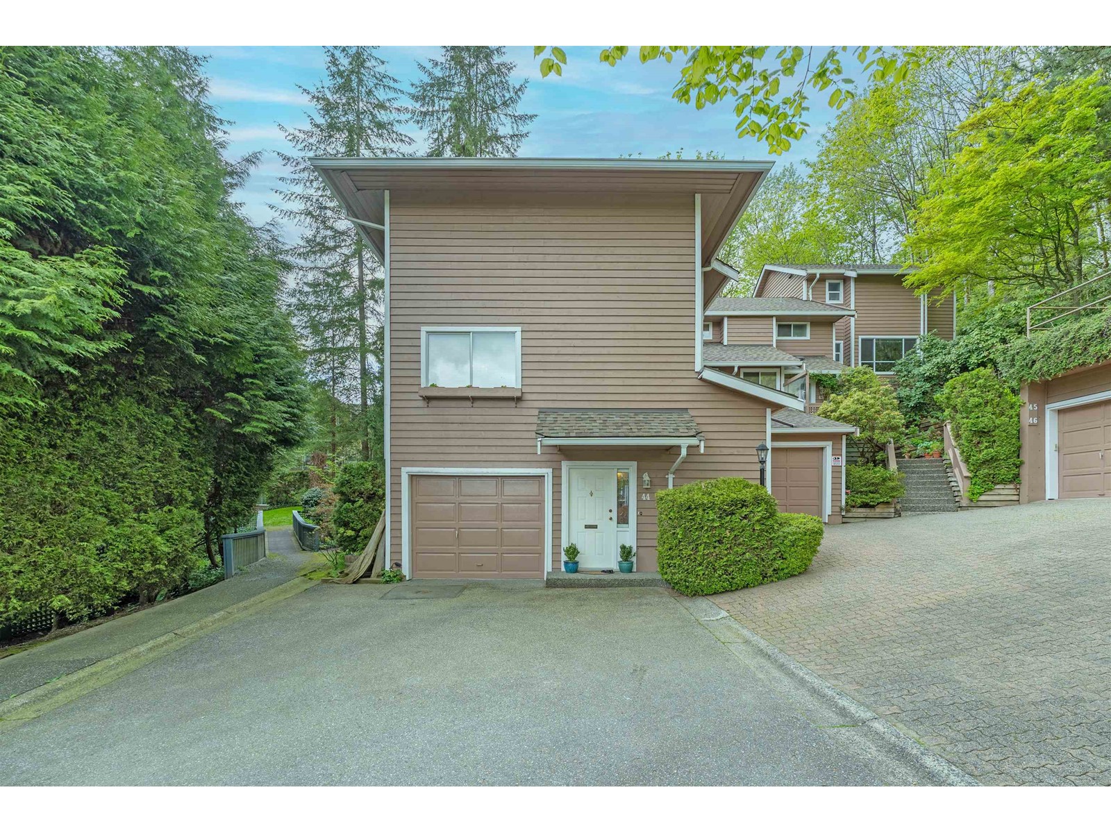 44 9000 Ash Grove Crescent, Burnaby, British Columbia  V5A 4M3 - Photo 1 - R2777234