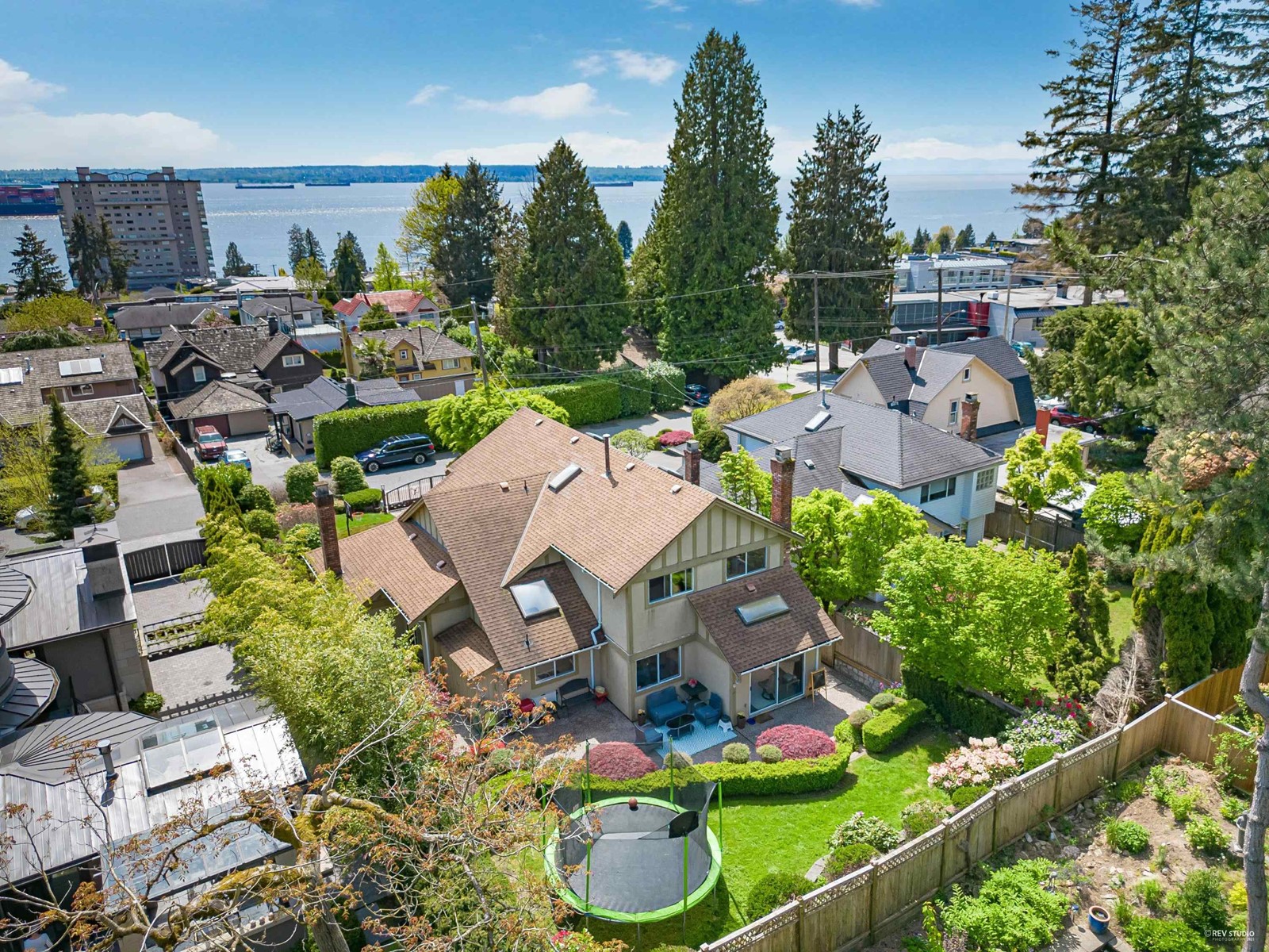 2383 Jefferson Avenue, West Vancouver, British Columbia  V7V 2B1 - Photo 2 - R2777569