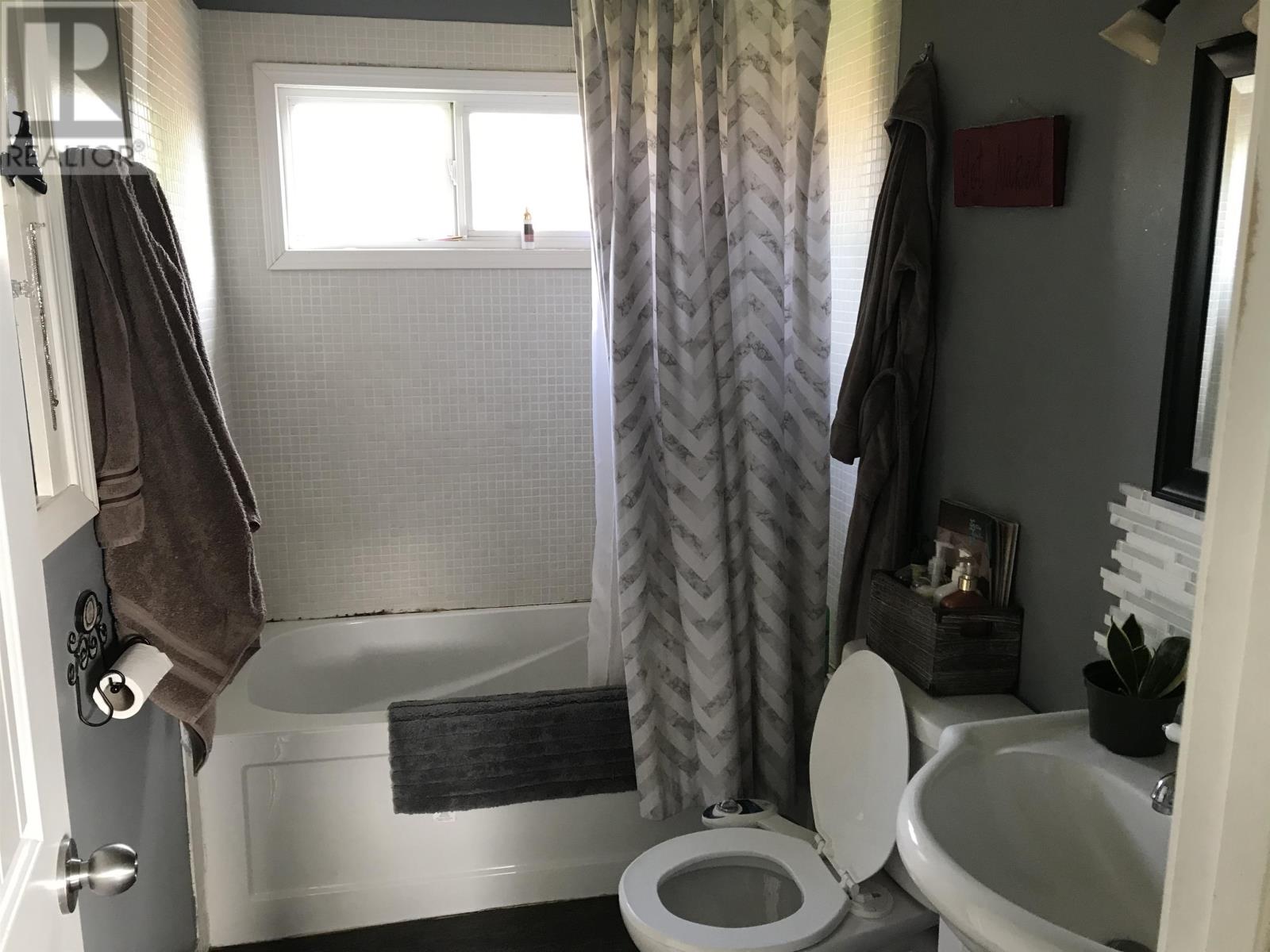 10424 102 Avenue, Fort St. John, British Columbia  V1J 2E6 - Photo 11 - R2777498