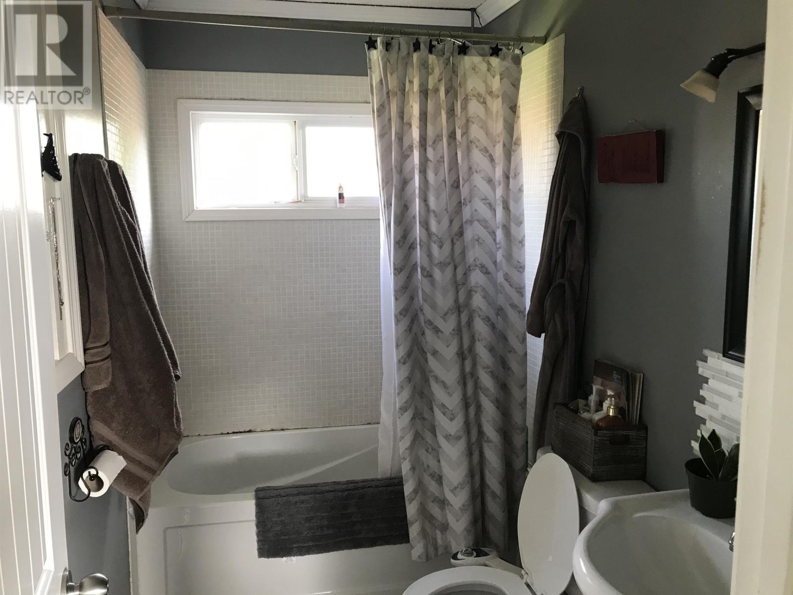 10424 102 Avenue, Fort St. John, British Columbia  V1J 2E6 - Photo 7 - R2777498