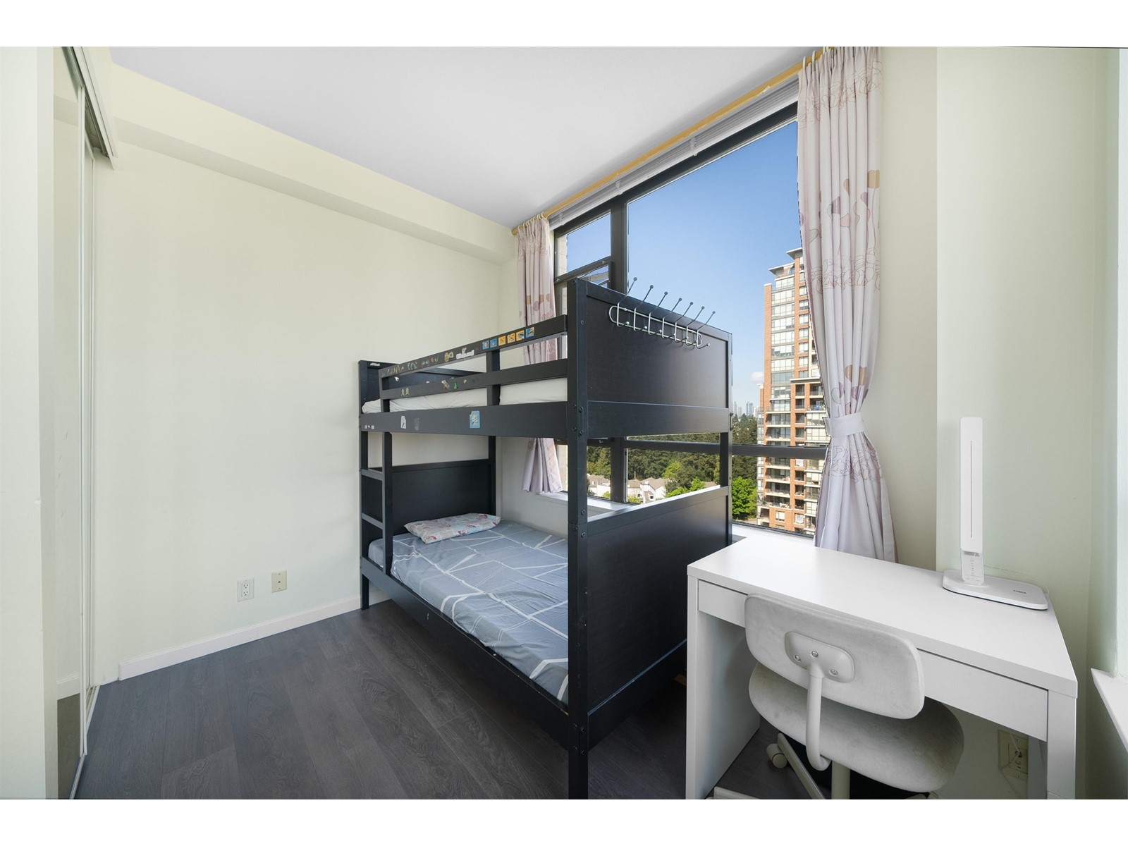 1107 7368 Sandborne Avenue, Burnaby, British Columbia  V3N 5C5 - Photo 10 - R2777820