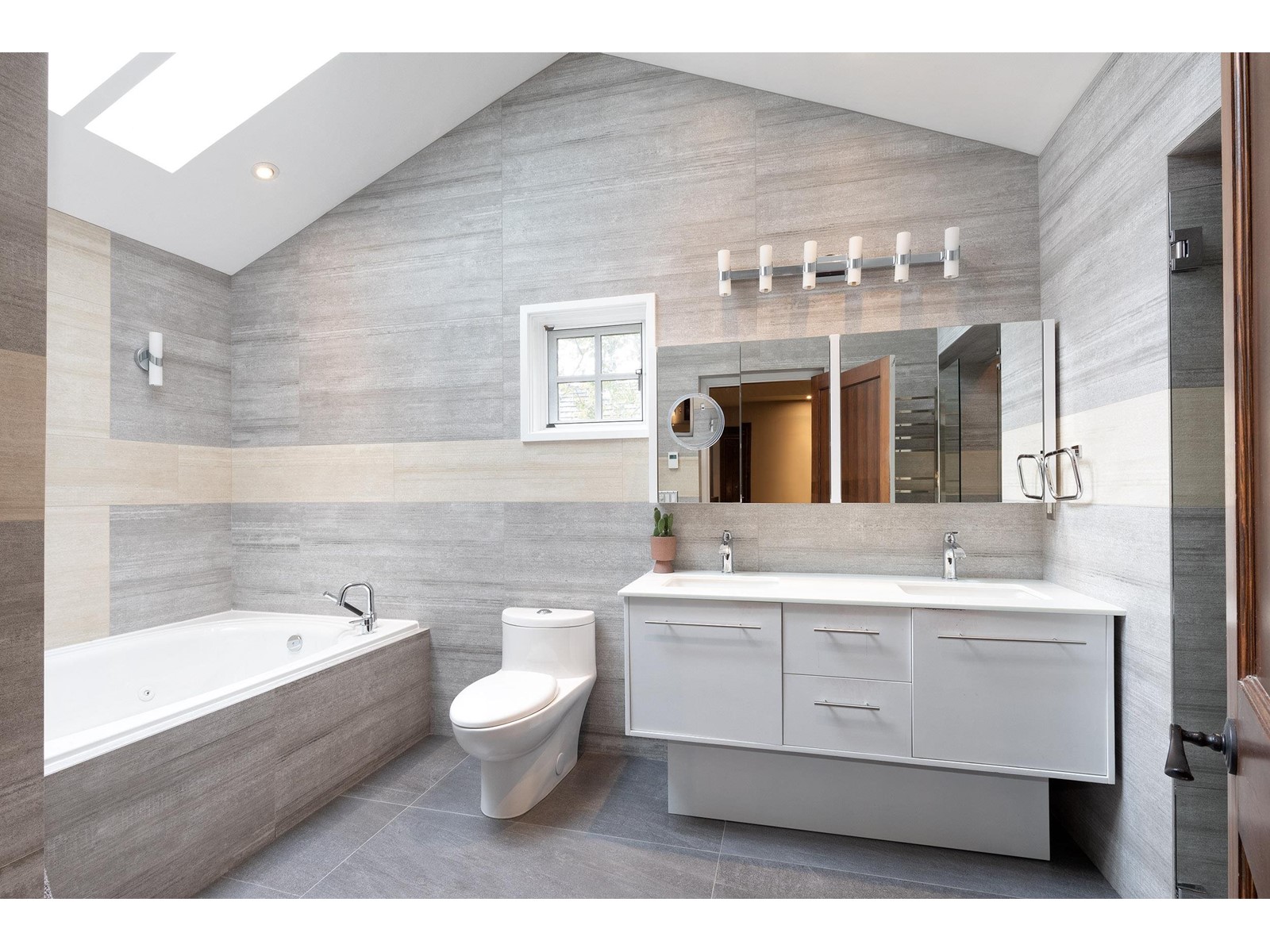 8322 Valley Drive, Whistler, British Columbia  V8E 0G3 - Photo 12 - R2777943