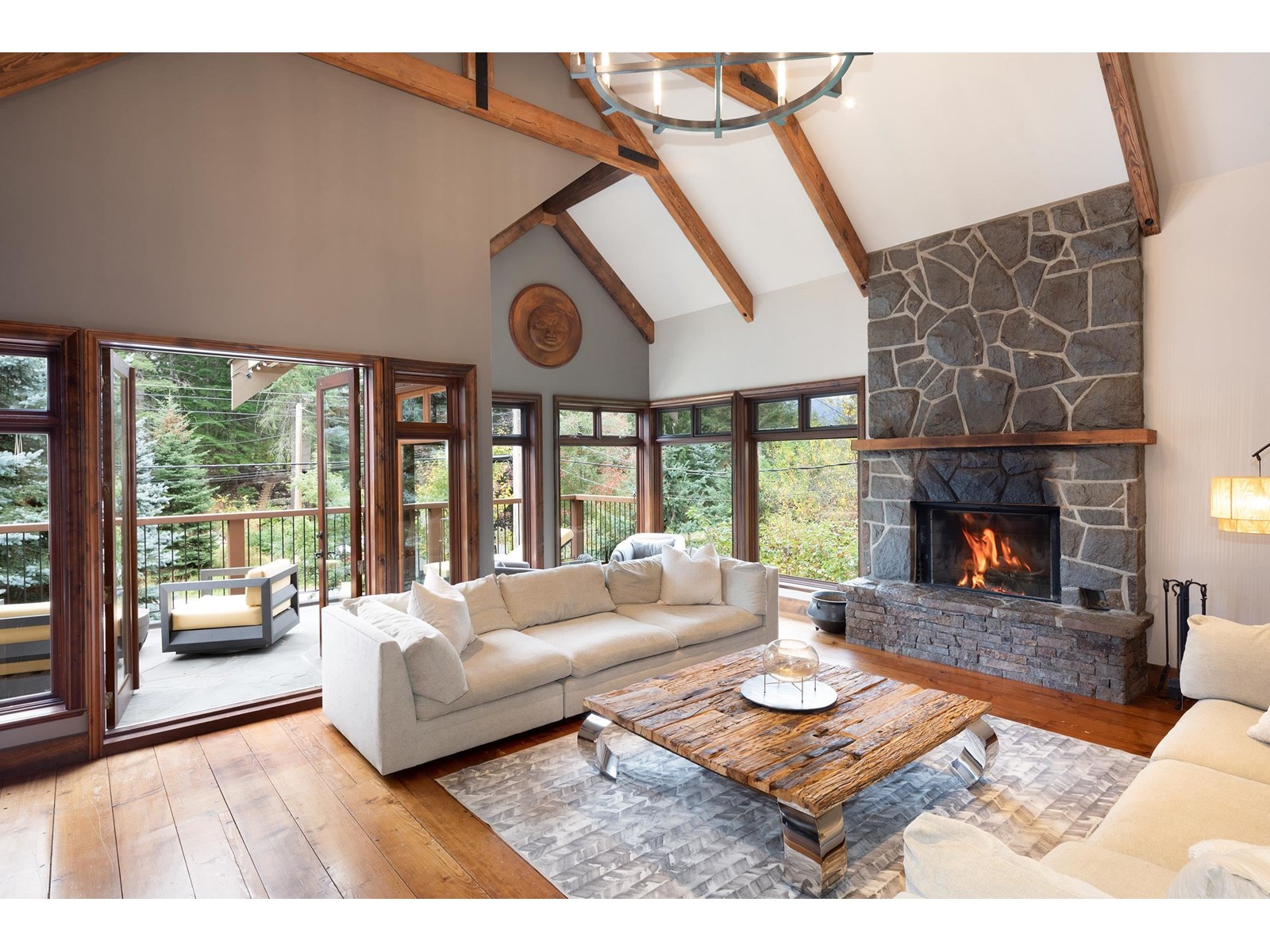 8322 Valley Drive, Whistler, British Columbia  V8E 0G3 - Photo 2 - R2777943