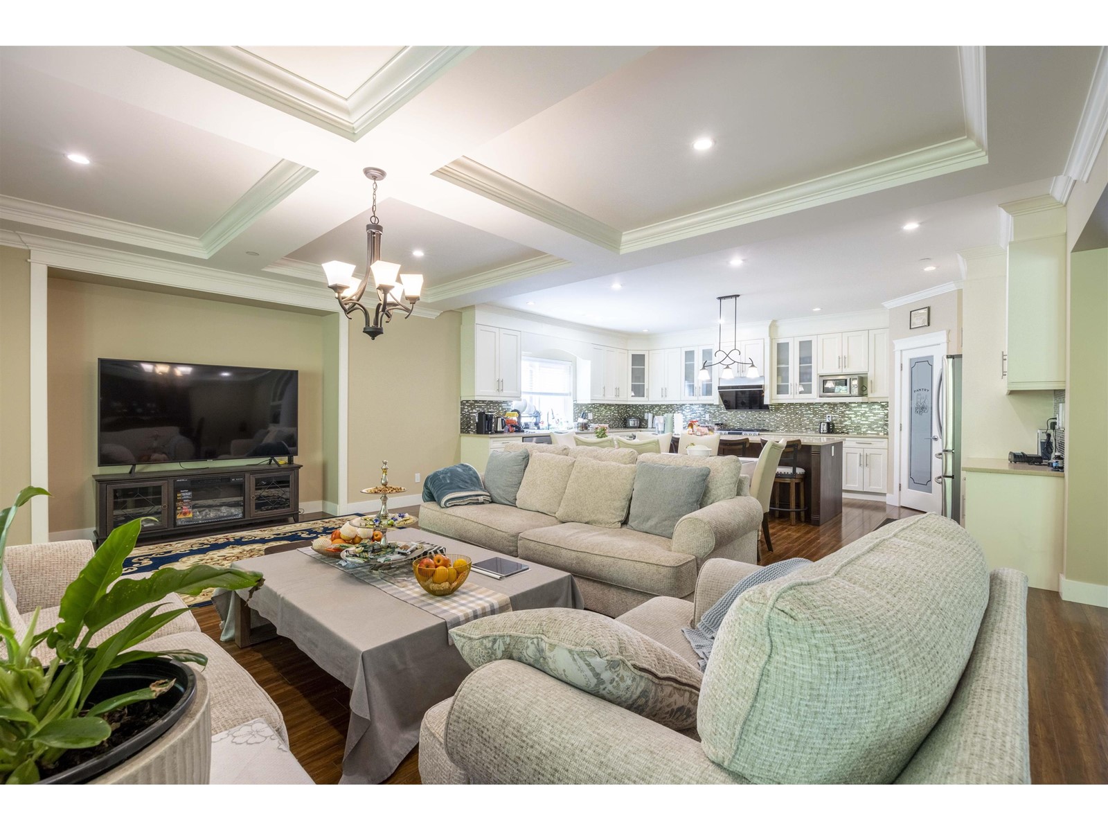 13558 Balsam Street, Maple Ridge, British Columbia  V4R 0E2 - Photo 3 - R2777052