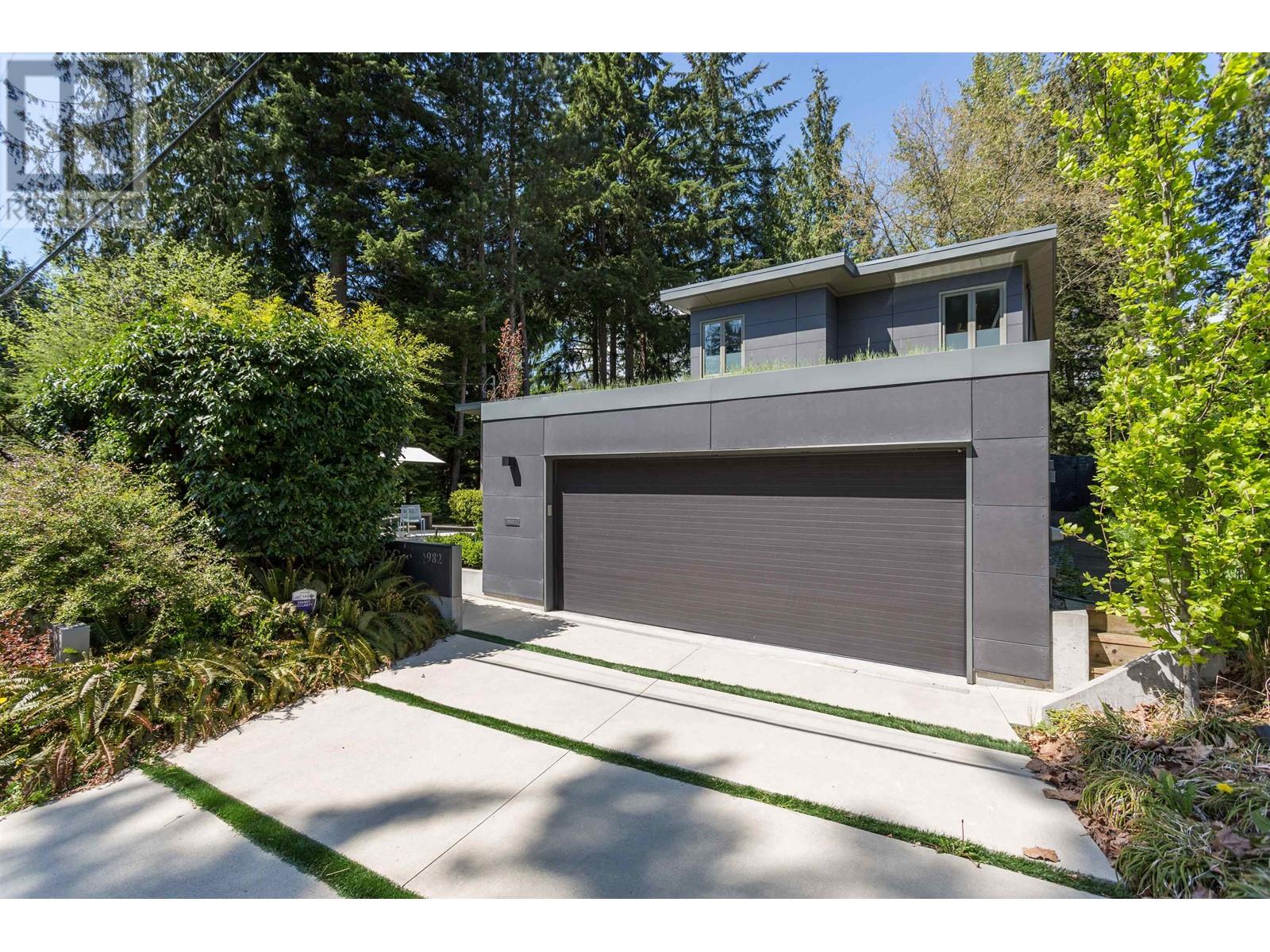 982 Belvedere Drive, North Vancouver, British Columbia  V7R 2C1 - Photo 36 - R2776830