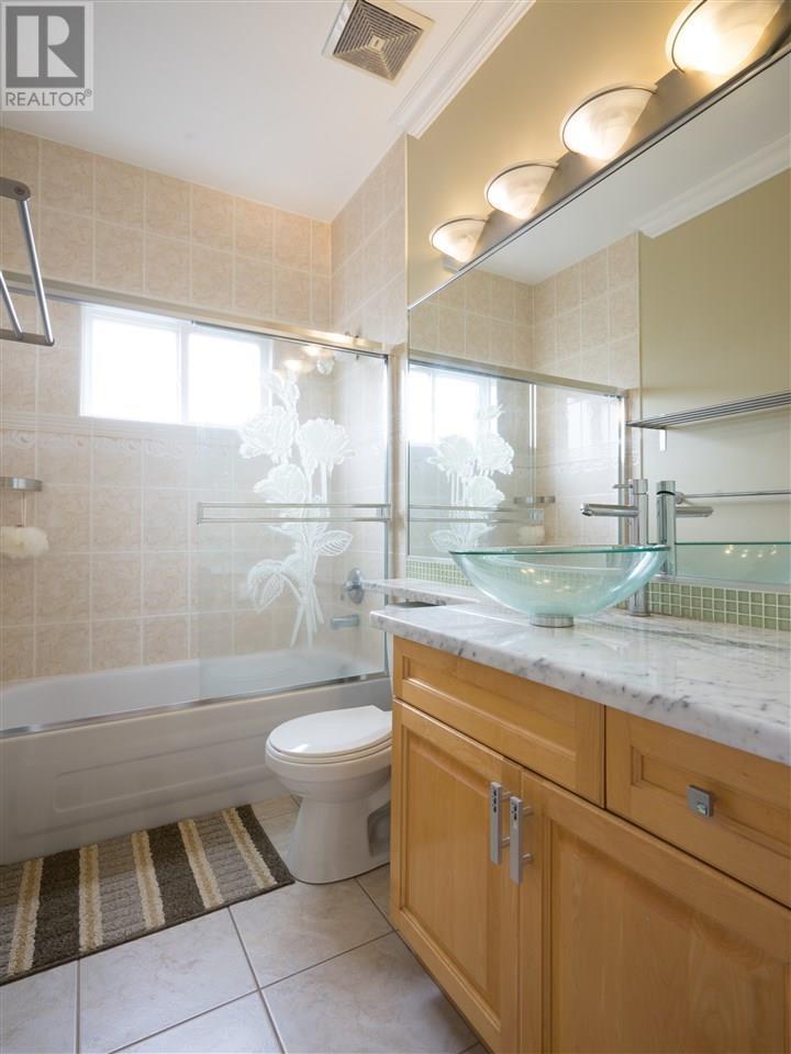 2052 Westview Drive, North Vancouver, British Columbia  V7M 3B2 - Photo 14 - R2778501