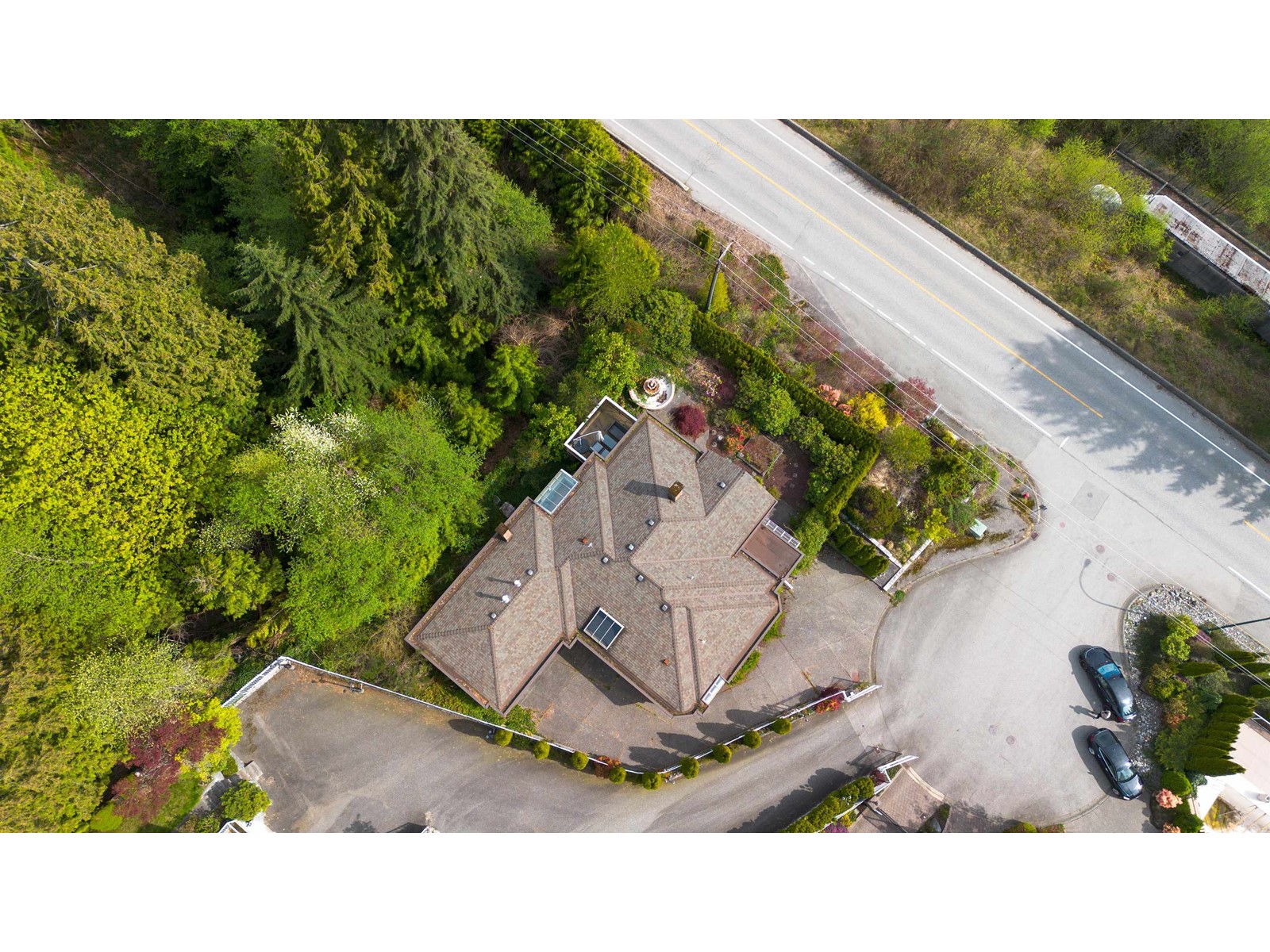 2465 Skilift Road, West Vancouver, British Columbia  V7S 2T5 - Photo 3 - R2772342