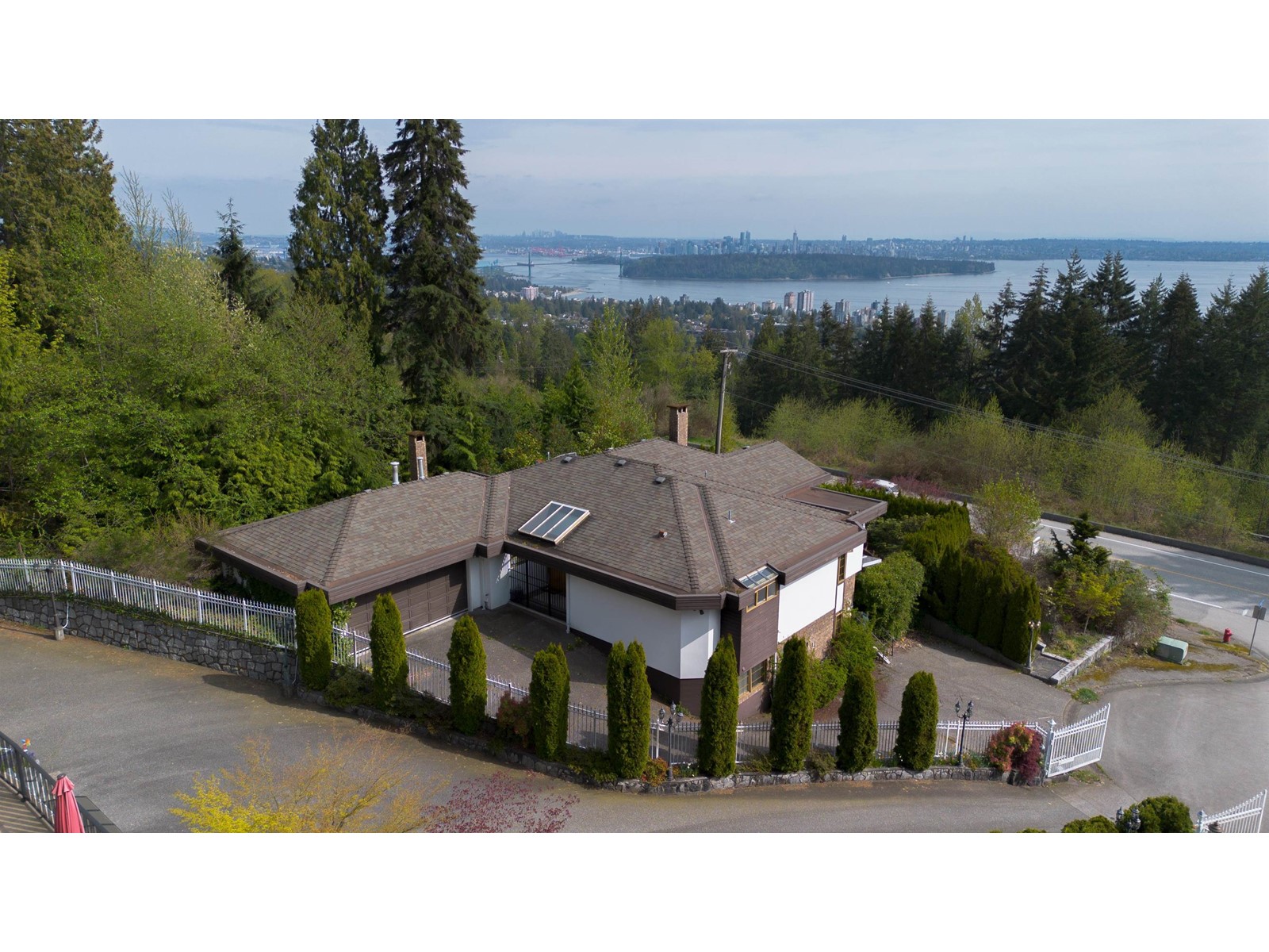2465 SKILIFT ROAD, west vancouver, British Columbia